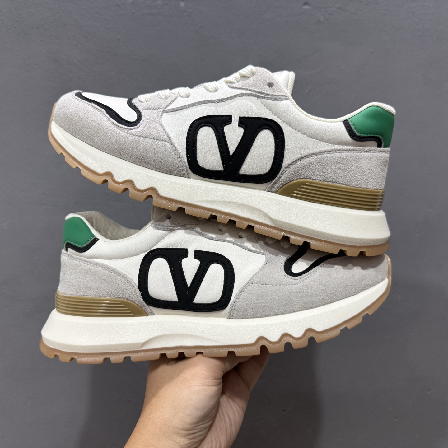 380 新货Valentino华伦天奴男鞋 舒适系带跑鞋低帮生活运动休闲鞋