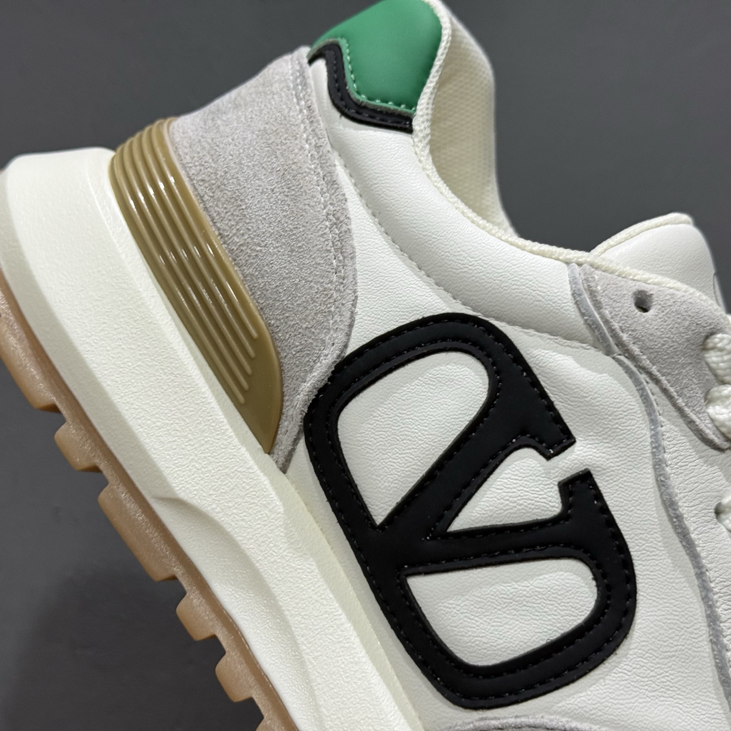 380 新货Valentino华伦天奴男鞋 舒适系带跑鞋低帮生活运动休闲鞋