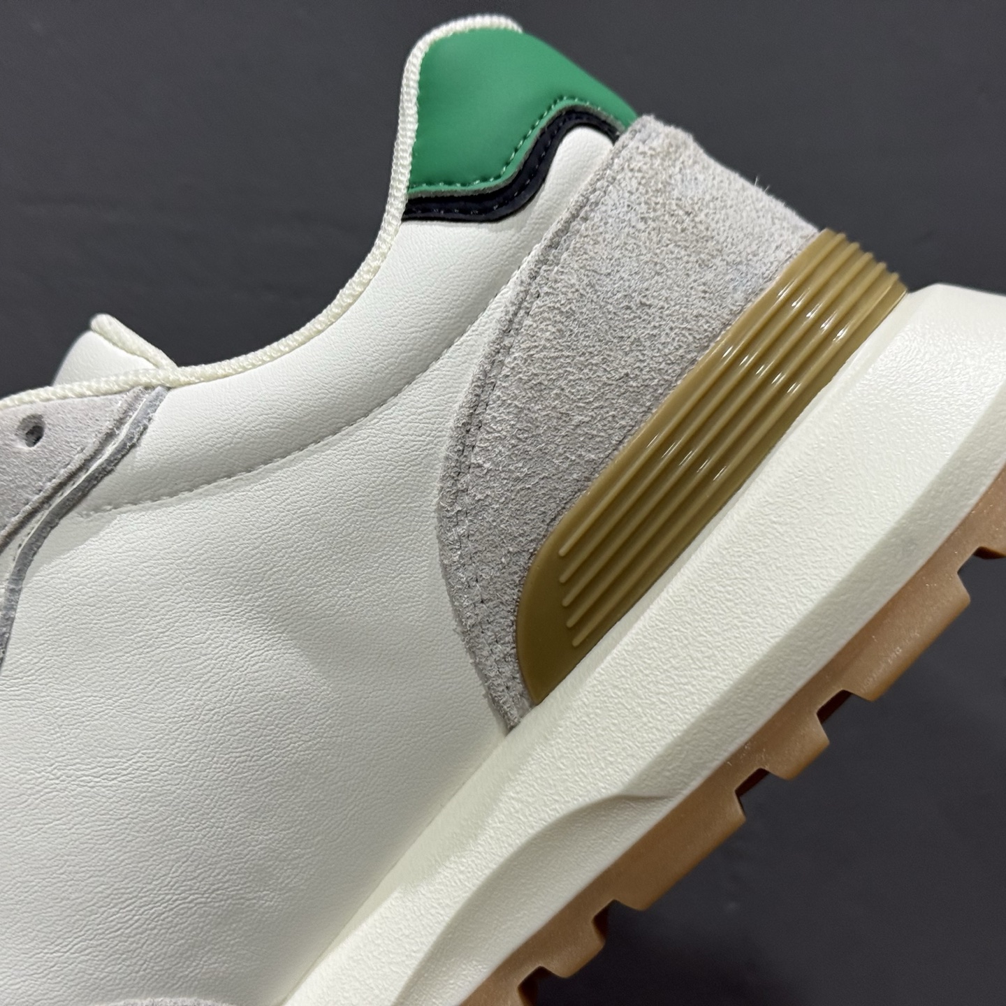 380 新货Valentino华伦天奴男鞋 舒适系带跑鞋低帮生活运动休闲鞋