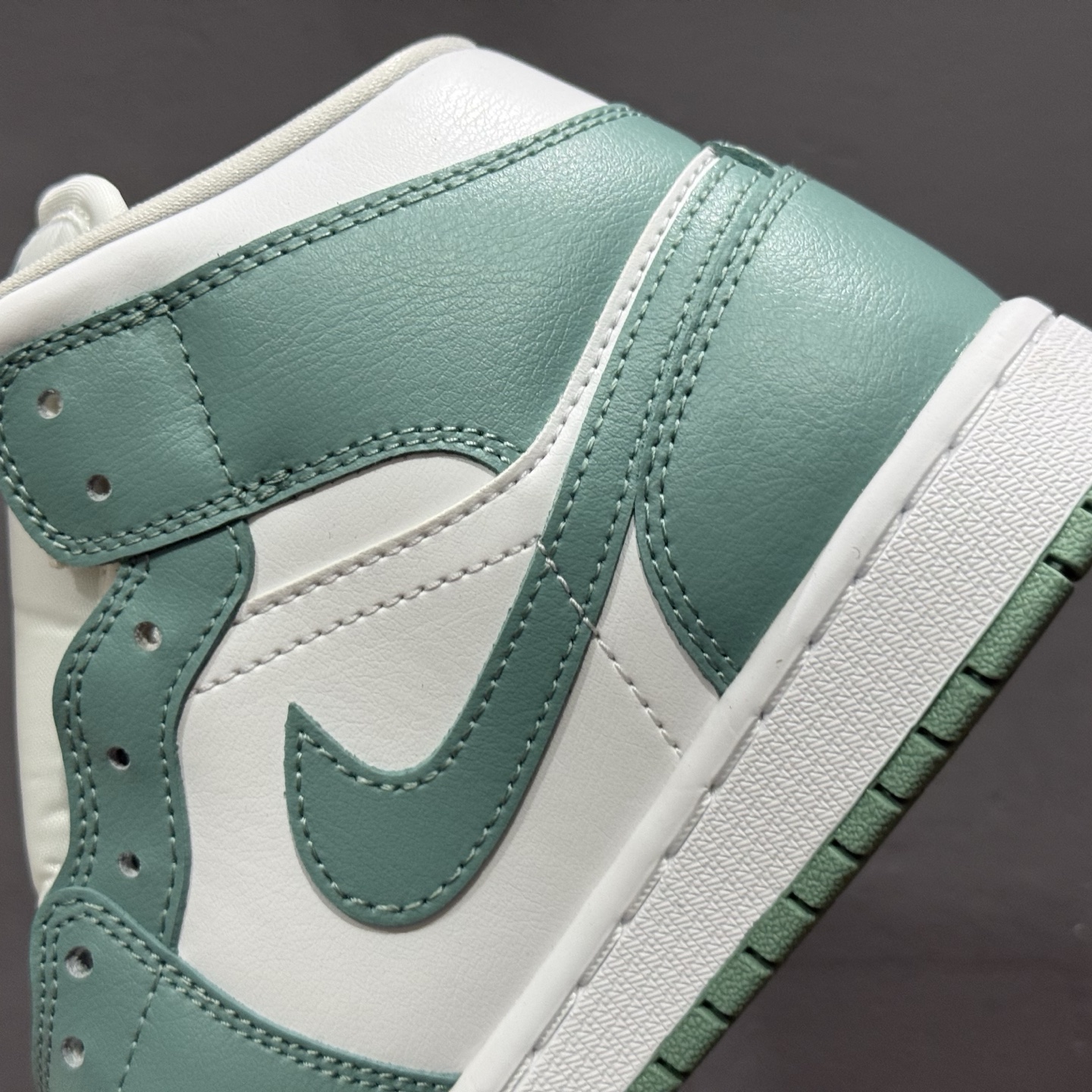 260 过验版本 Air Jordan 1 Mid AJ1乔1中帮文化篮球鞋 BQ6472-138