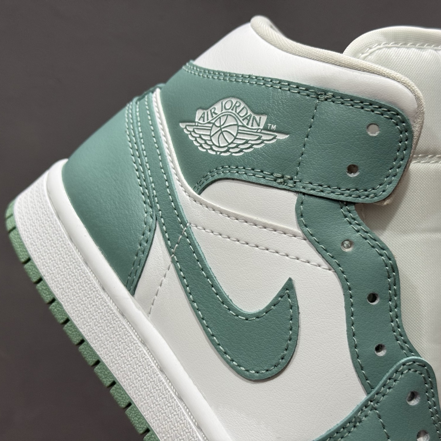 260 过验版本 Air Jordan 1 Mid AJ1乔1中帮文化篮球鞋 BQ6472-138