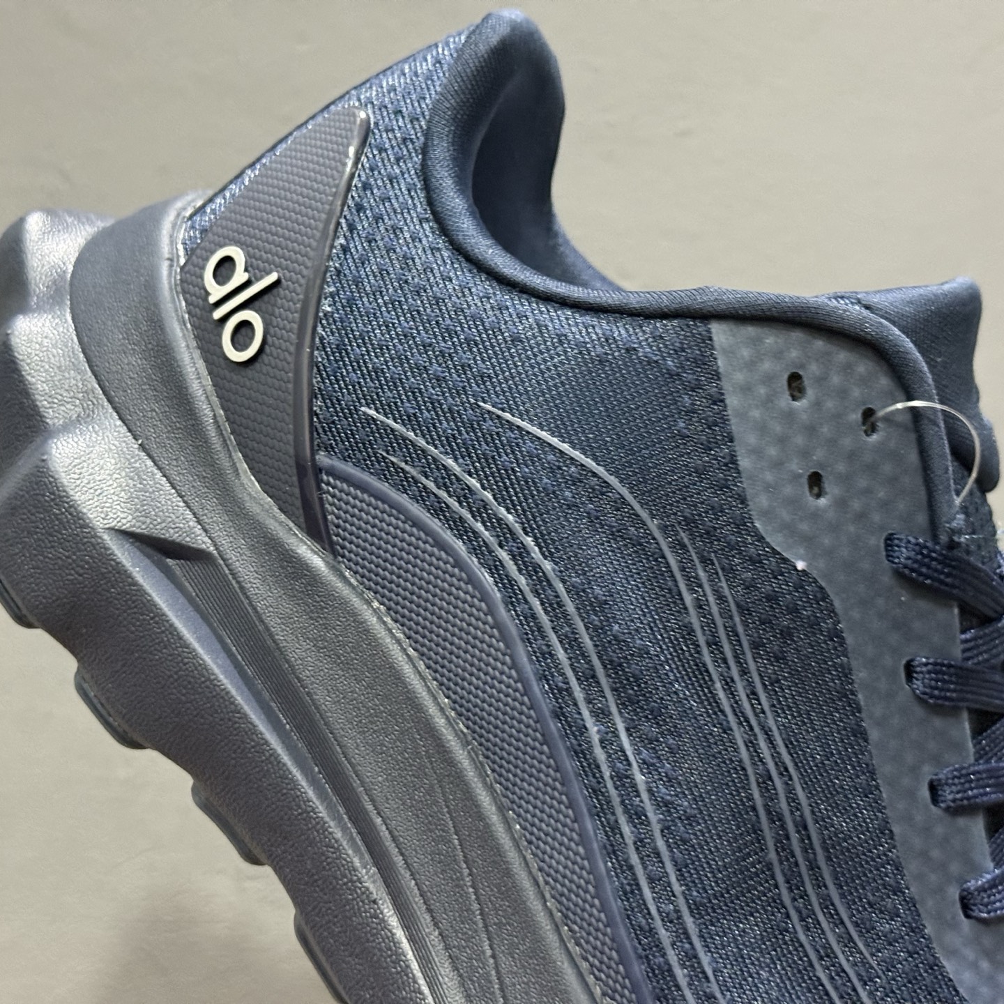 180 Alo Yoga Recovery Mode 拉布布人气单品 舒适简约防滑耐磨低帮休闲板鞋 102111