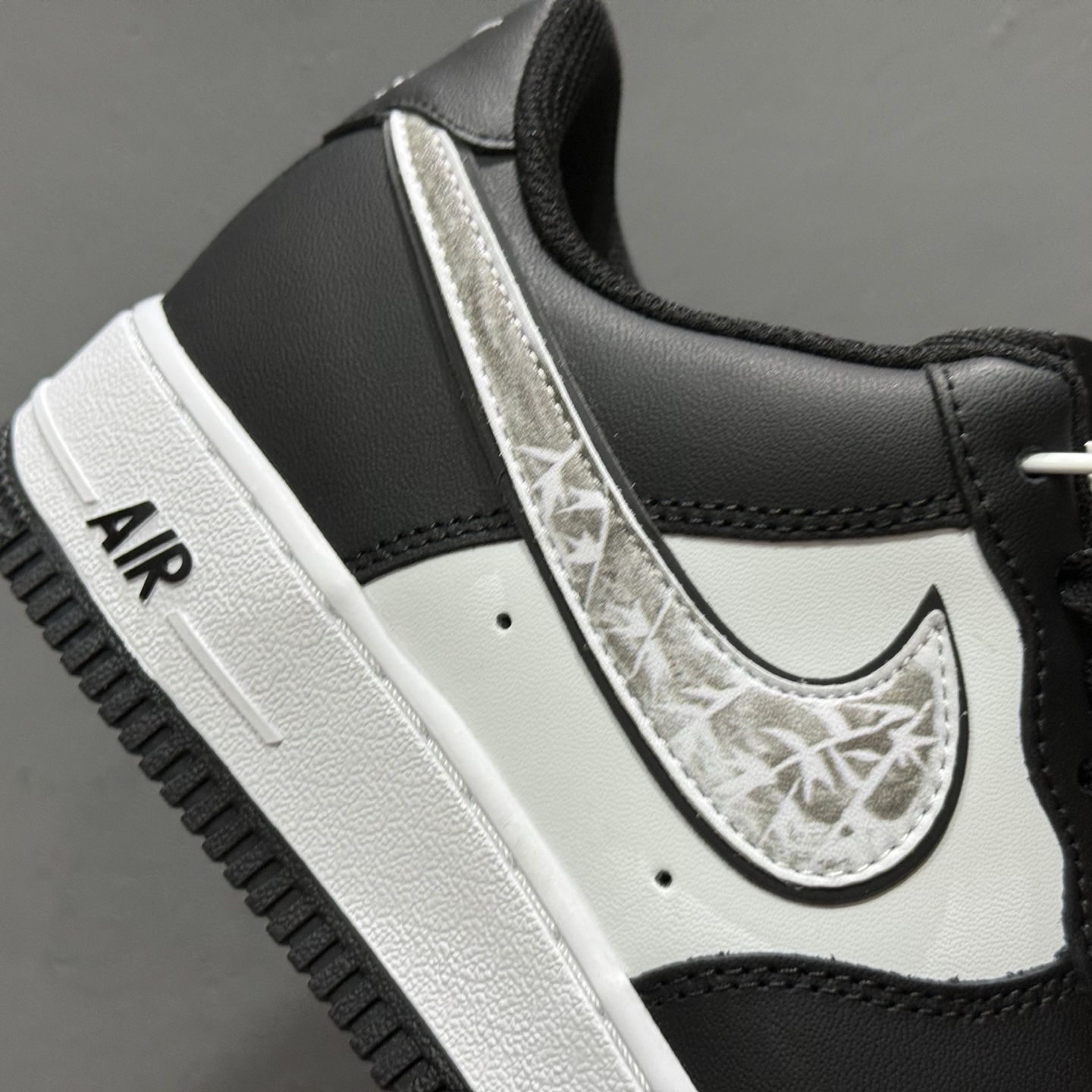 ￥260 Nike Air Force 1'07 Low 黑白裂纹 空军一号低帮休闲板鞋 ZH0316-118
