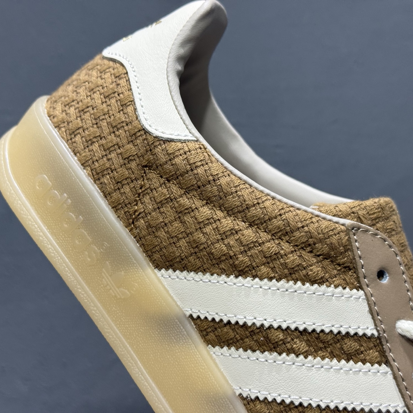 ￥150 Adidas Originals Gazelle Indoor JR8851 三叶草复古休闲防滑耐磨低帮板鞋