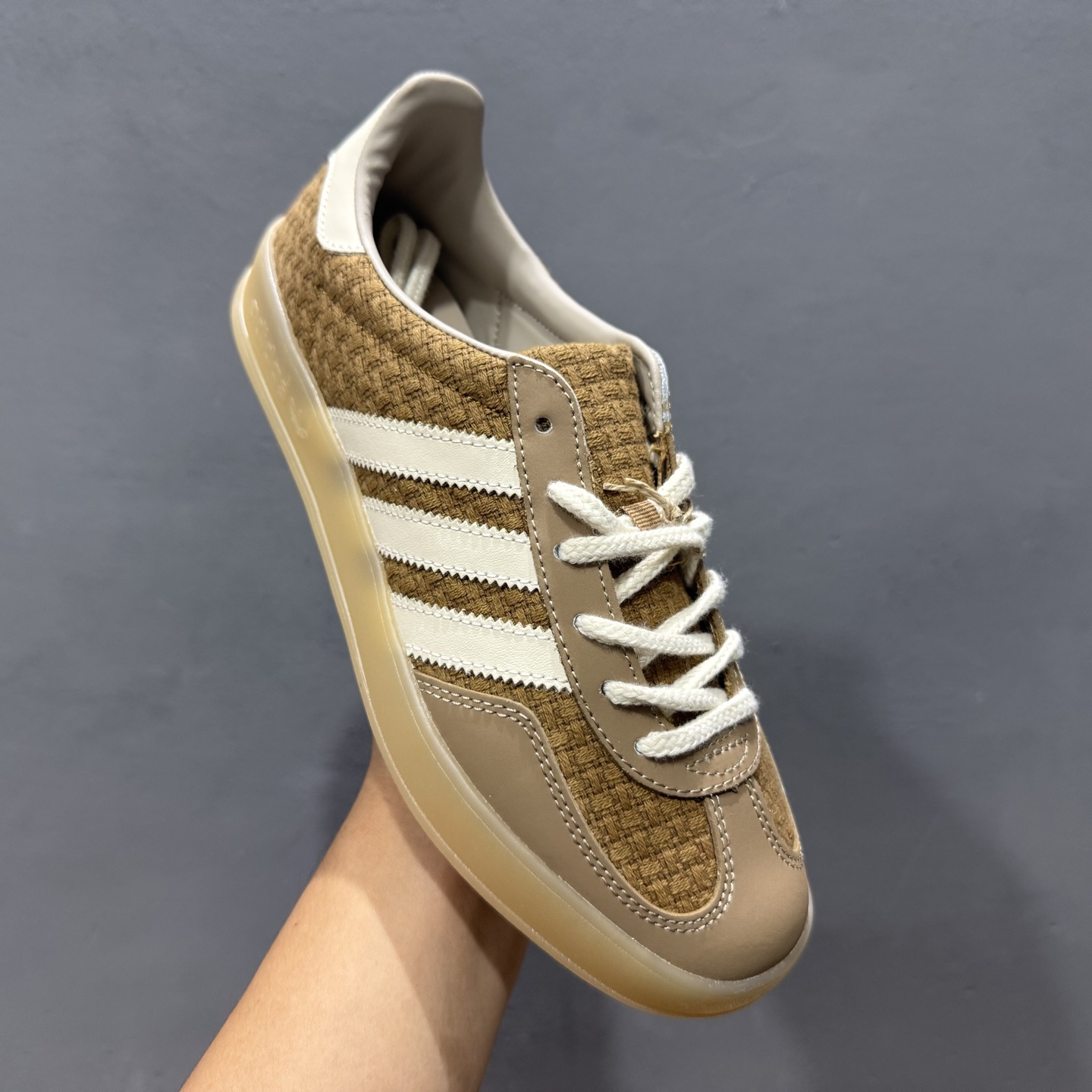 ￥150 Adidas Originals Gazelle Indoor JR8851 三叶草复古休闲防滑耐磨低帮板鞋