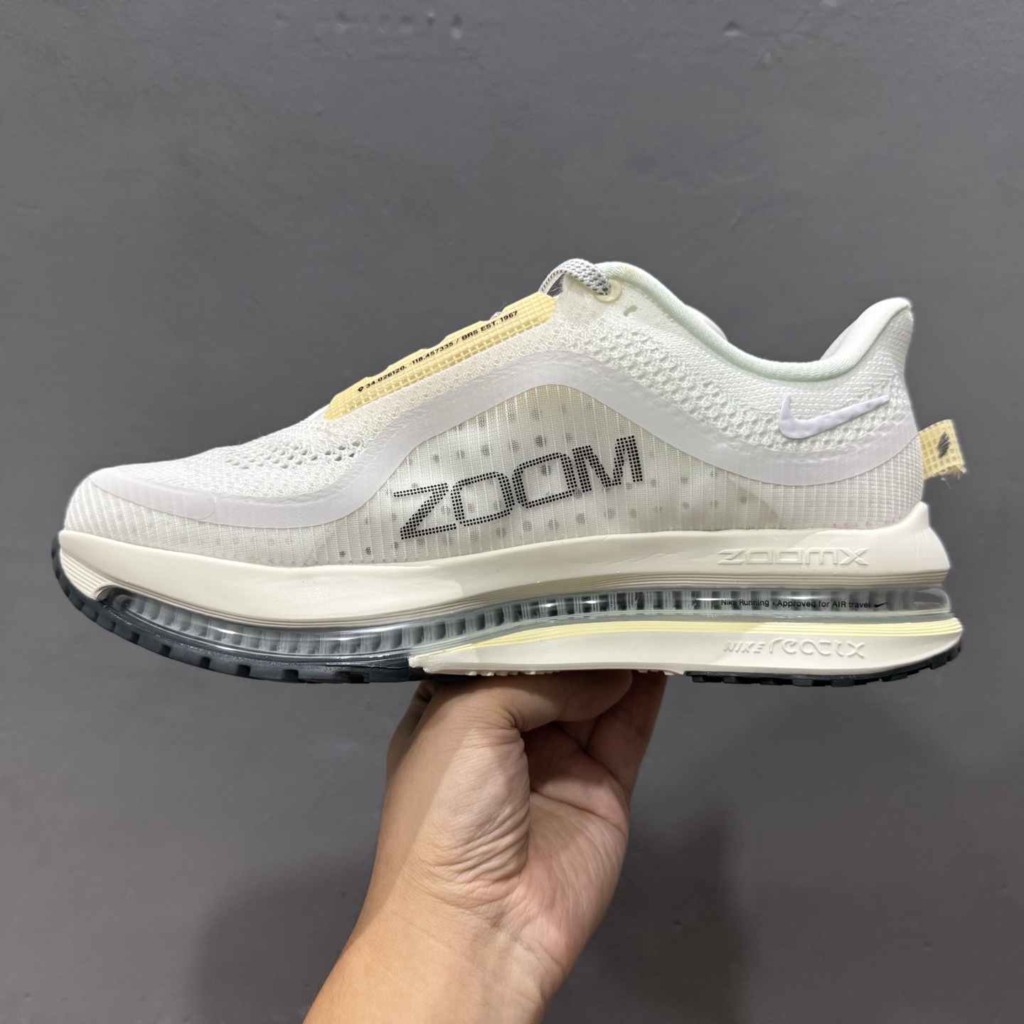 Nike Pegasus Premium 米色 全掌可见的Air Zoom首次在Pegasus系列中出现 HQ2593-104