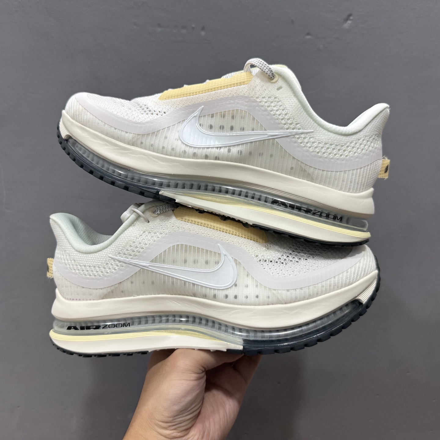 Nike Pegasus Premium 米色 全掌可见的Air Zoom首次在Pegasus系列中出现 HQ2593-104