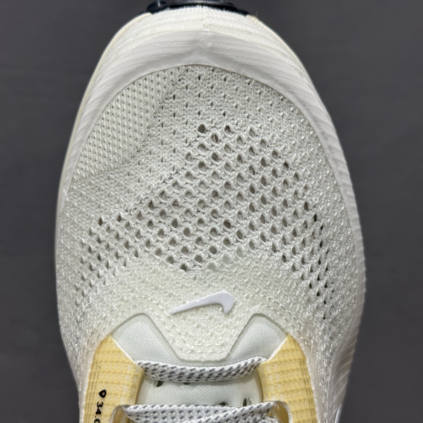 Nike Pegasus Premium 米色 全掌可见的Air Zoom首次在Pegasus系列中出现 HQ2593-104