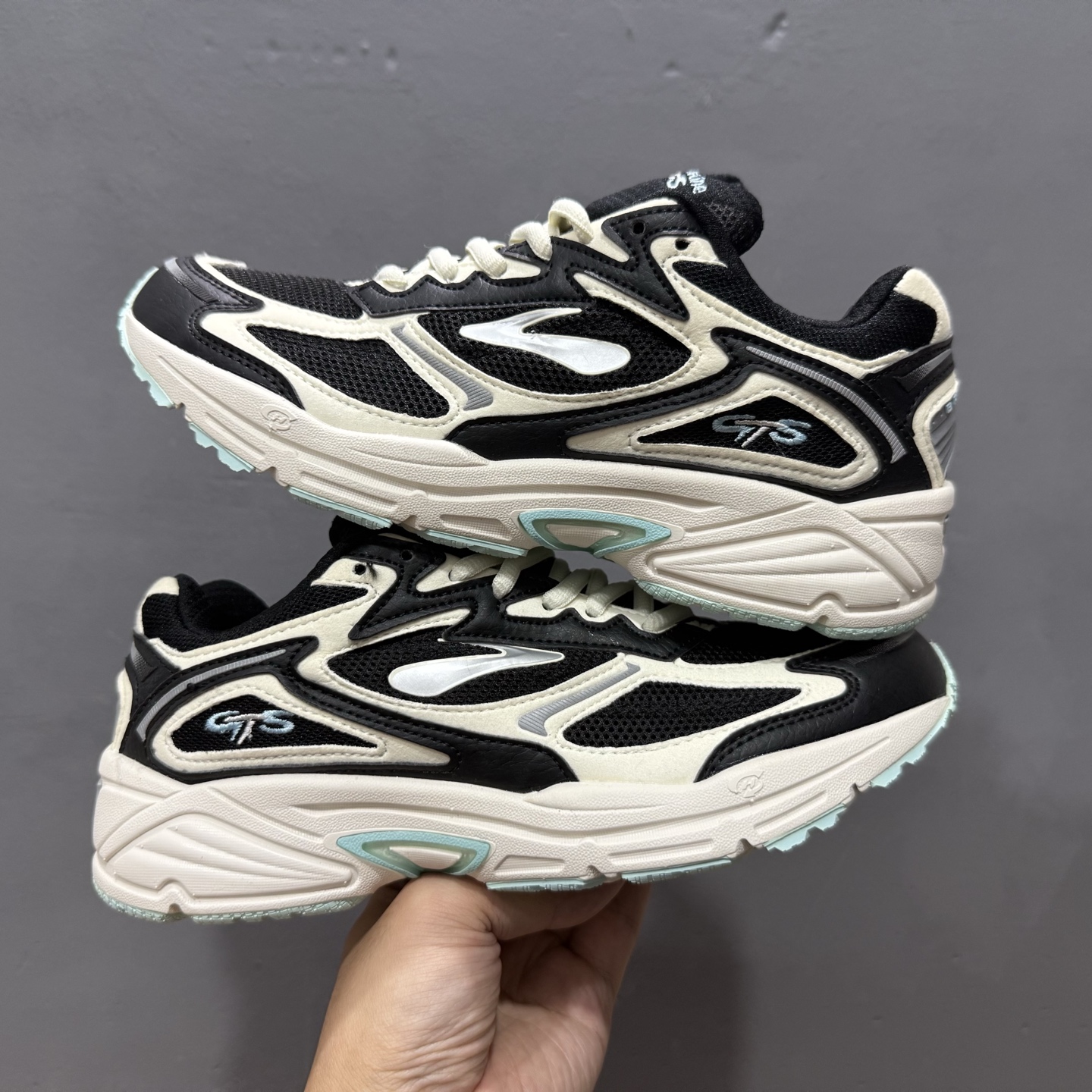 180 Brooks布鲁克斯Adrenaline GTS 4 跑鞋男子缓震马拉松氮气慢跑鞋