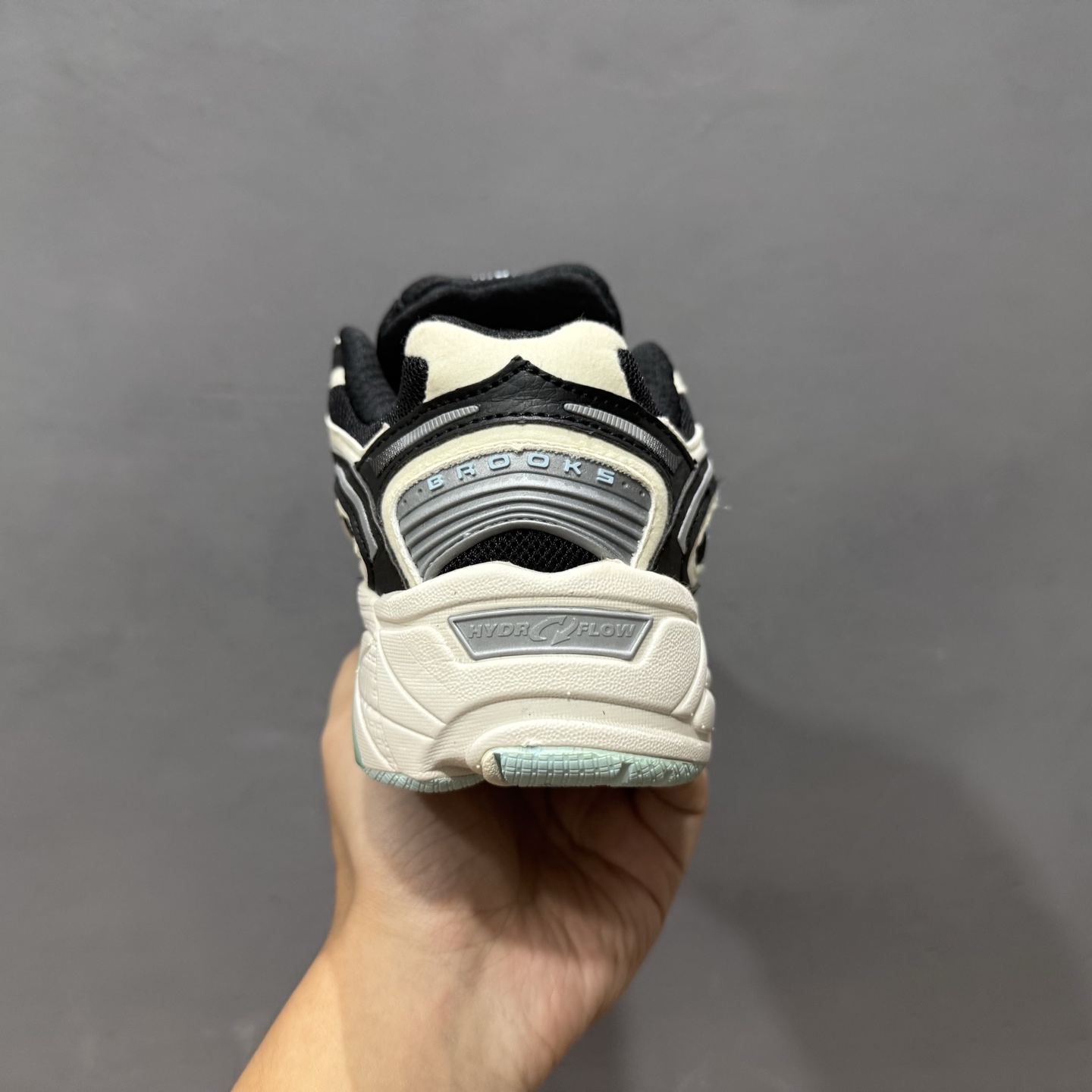 180 Brooks布鲁克斯Adrenaline GTS 4 跑鞋男子缓震马拉松氮气慢跑鞋