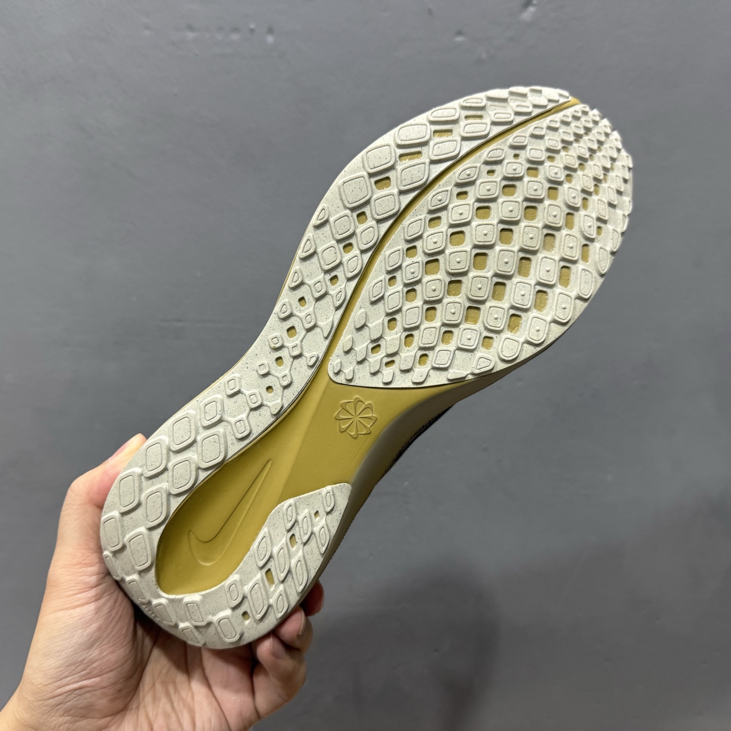 登月41代 Nike Pegasus 41运动老爹鞋也正式登场啦Nike Pegasus 41采用了全掌ReactX泡绵中底 登月41代 Nike Pegasus 41运动老爹鞋也正式登场啦Nike Pegasus 41采用了全掌ReactX泡绵中底