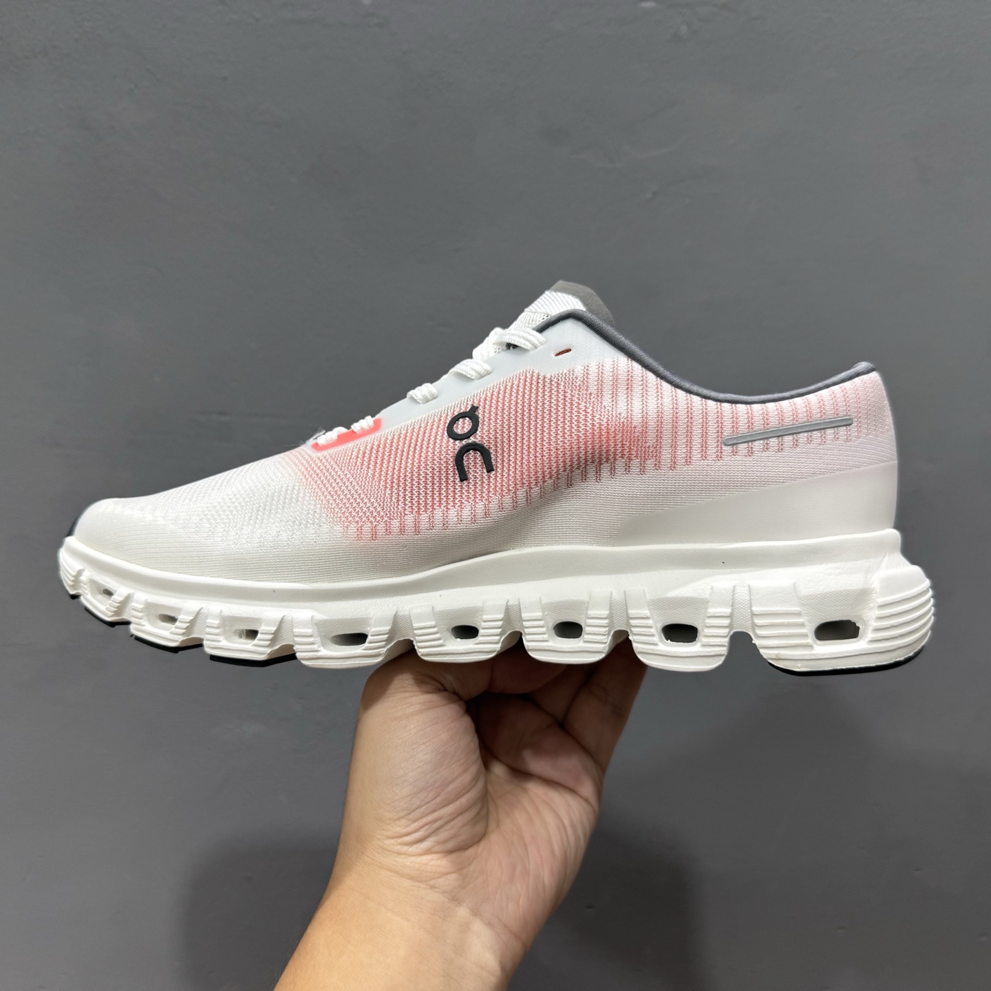 180 On昂跑 Cloud 6 Push 轻量运动休闲鞋 轻量透气的工程网格结合环保人造麂皮 3MF10053026-101