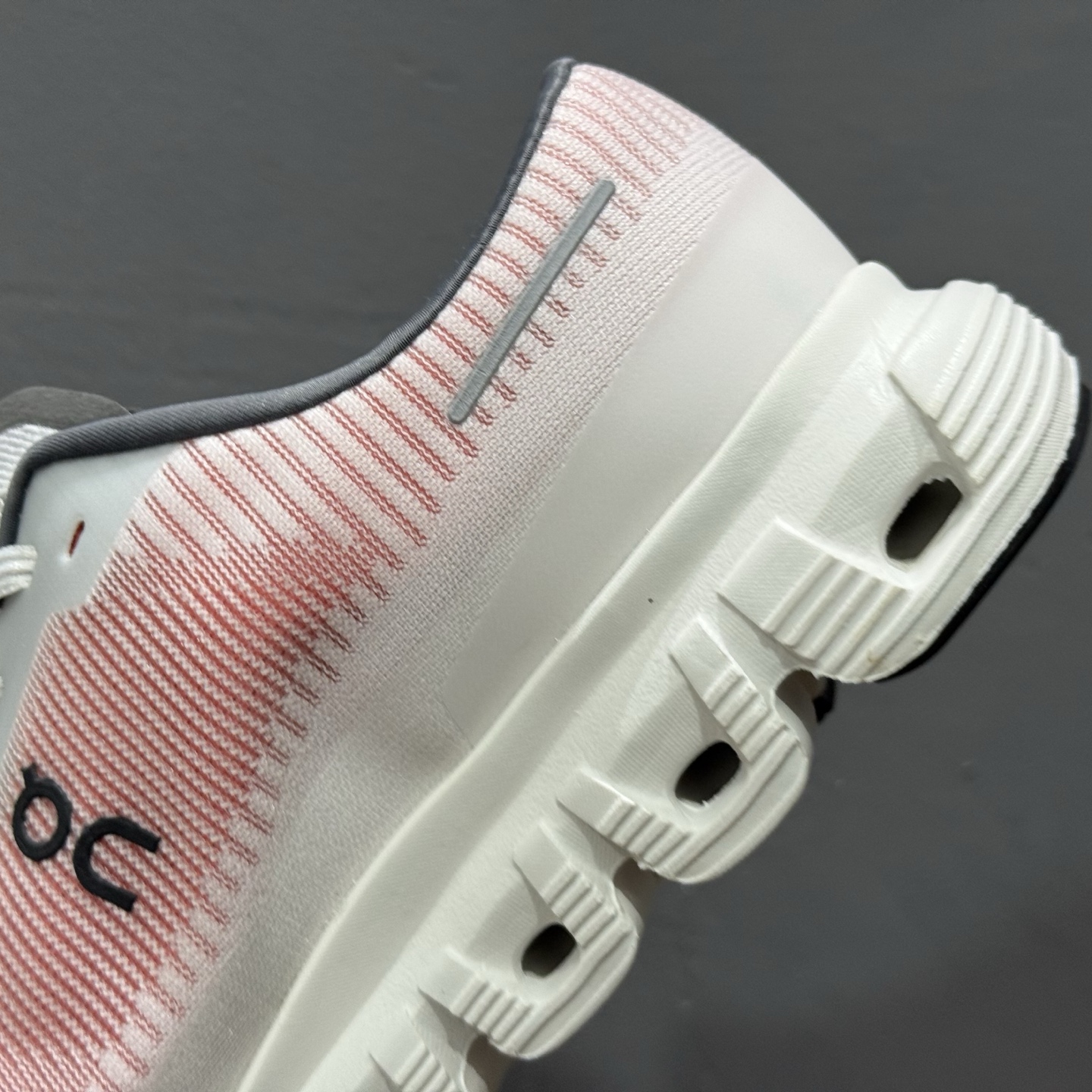 180 On昂跑 Cloud 6 Push 轻量运动休闲鞋 轻量透气的工程网格结合环保人造麂皮 3MF10053026-101