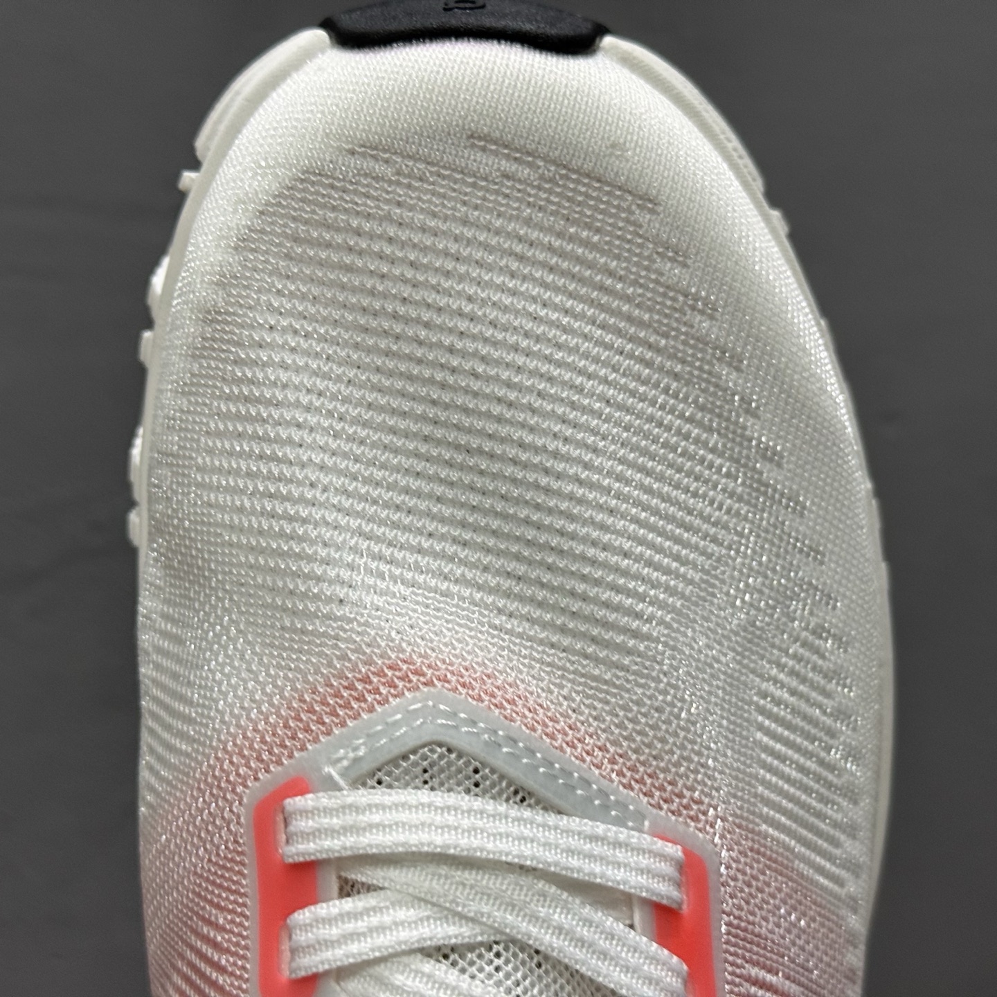 180 On昂跑 Cloud 6 Push 轻量运动休闲鞋 轻量透气的工程网格结合环保人造麂皮 3MF10053026-101