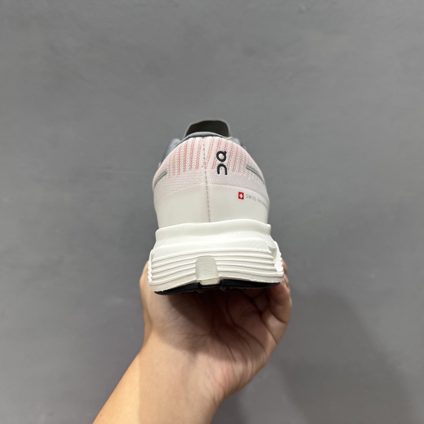 180 On昂跑 Cloud 6 Push 轻量运动休闲鞋 轻量透气的工程网格结合环保人造麂皮 3MF10053026-101