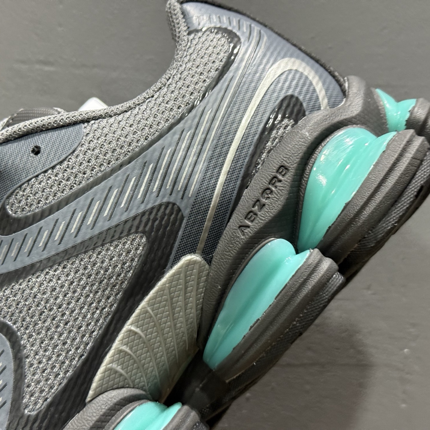 240 大厂出品 New Balance ABZORB 2000 灰黑 U20007PF