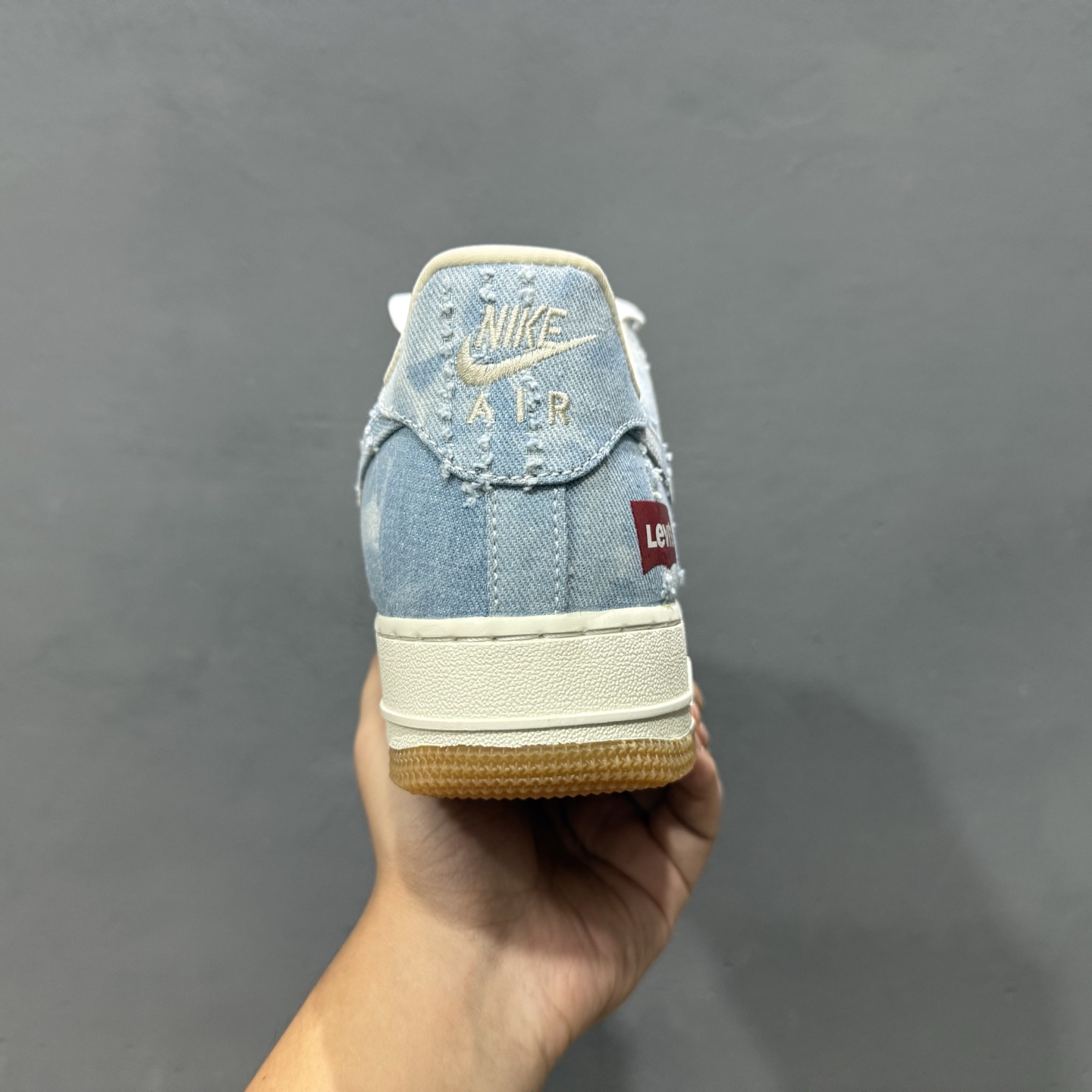 ￥260 Nike Air Force 1'07 Low 李维斯 白浅蓝 空军一号低帮休闲板鞋 YF9511-814