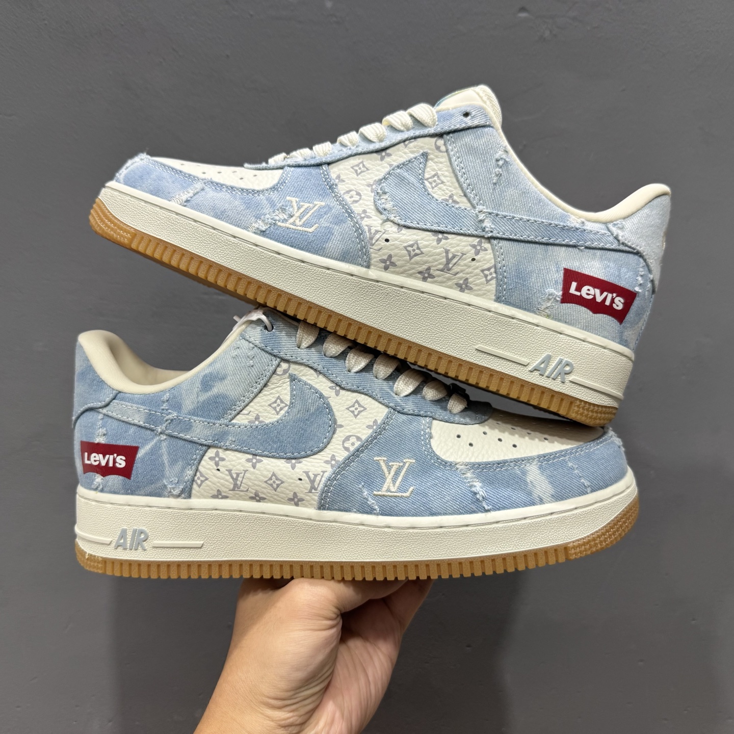 ￥260 Nike Air Force 1'07 Low 李维斯 白浅蓝 空军一号低帮休闲板鞋 YF9511-814