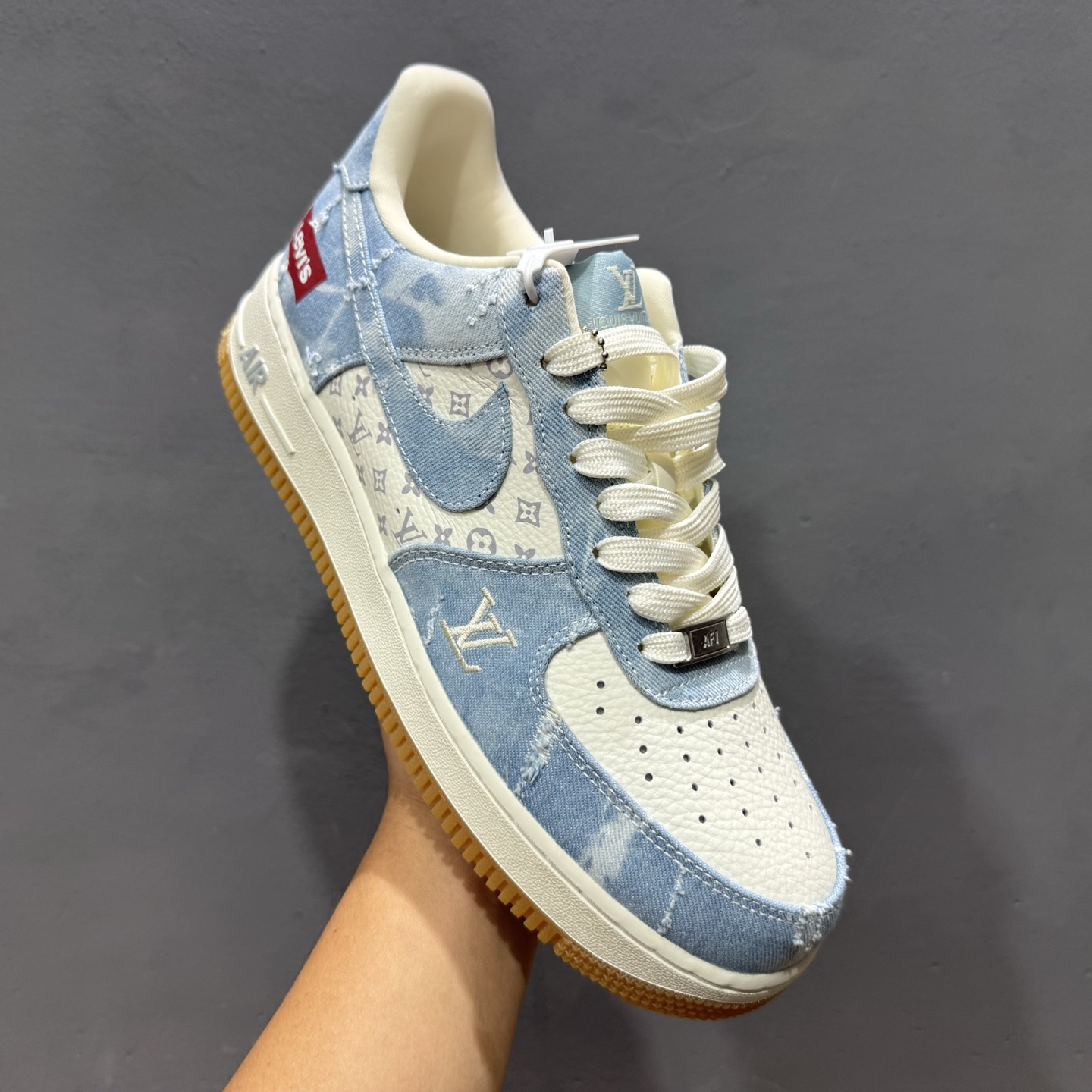 ￥260 Nike Air Force 1'07 Low 李维斯 白浅蓝 空军一号低帮休闲板鞋 YF9511-814