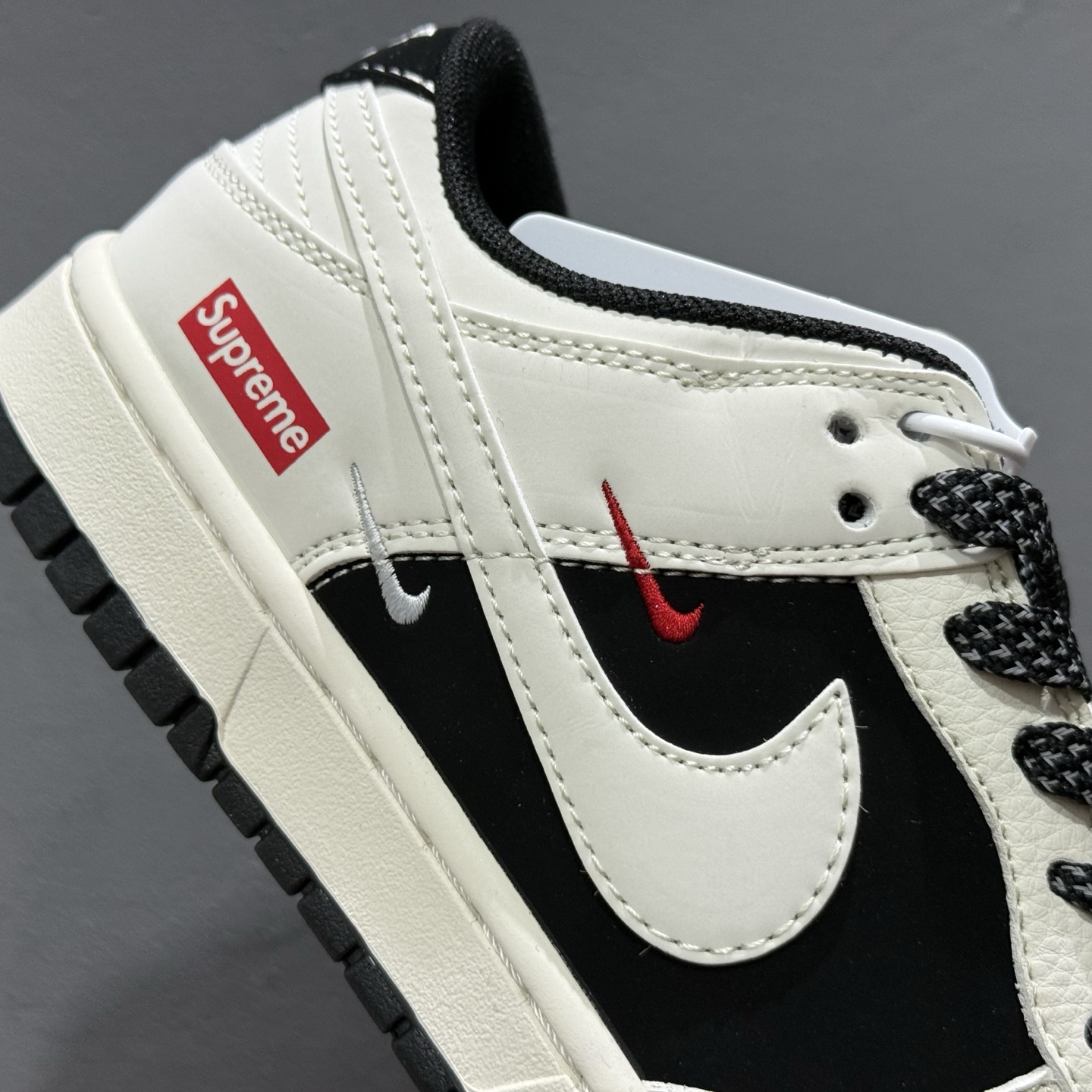 280 XC/Nike SB Dunk Low“ Supreme联名——米黑拼接” 周年高端定制 低帮休闲板鞋 JP1628-010