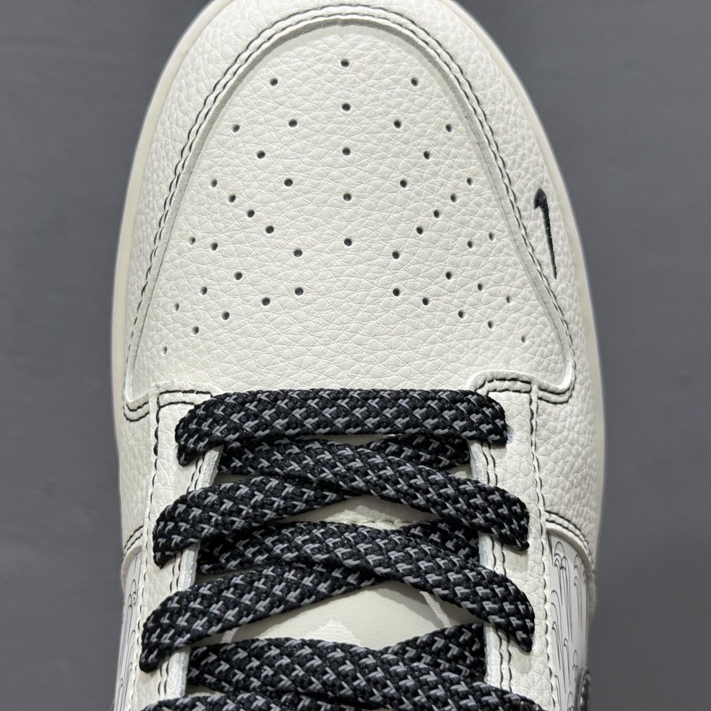 ￥280 Nike SB Dunk Low 联名 米黑多小勾 高端定制 低帮休闲板鞋 HH7518-094