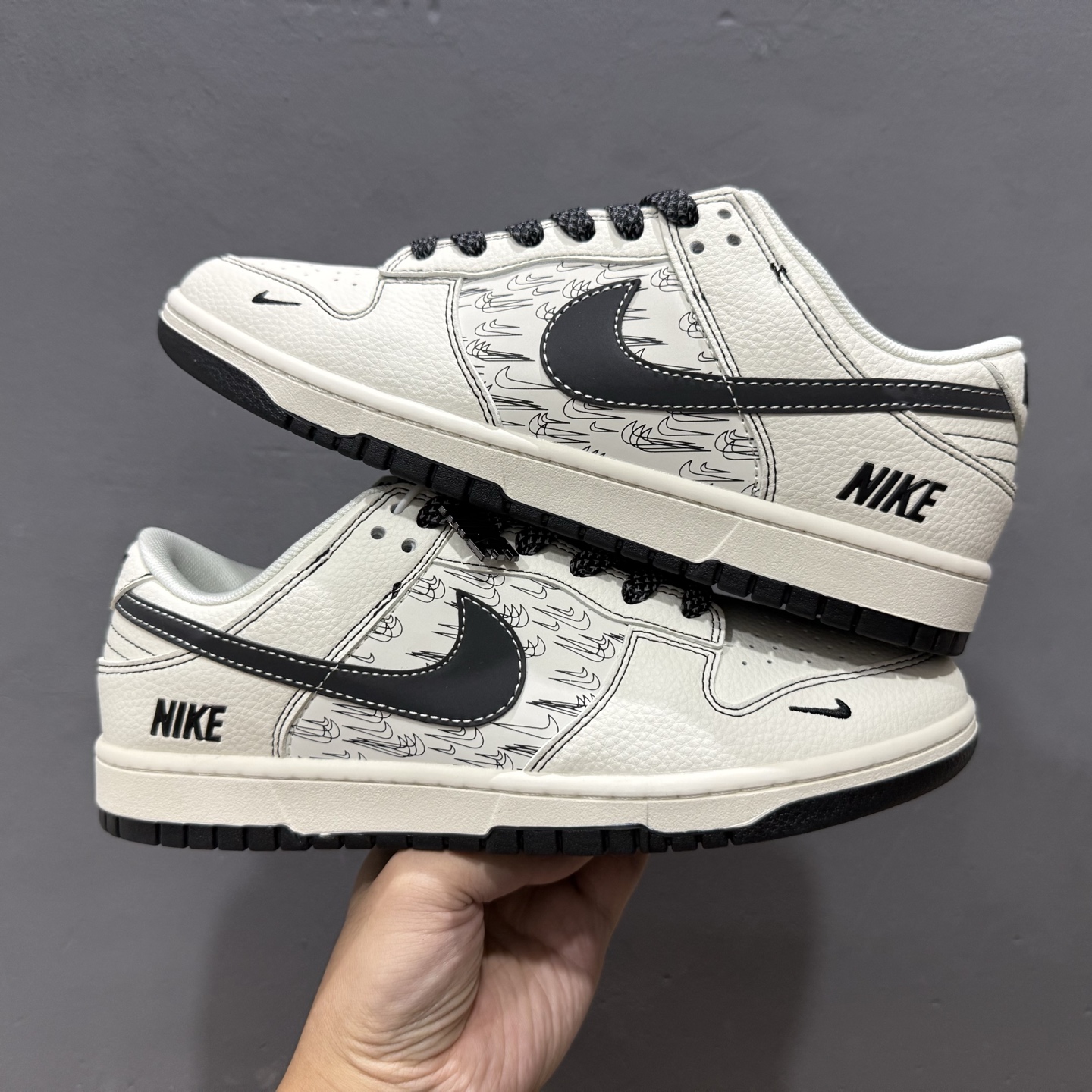 ￥280 Nike SB Dunk Low 联名 米黑多小勾 高端定制 低帮休闲板鞋 HH7518-094