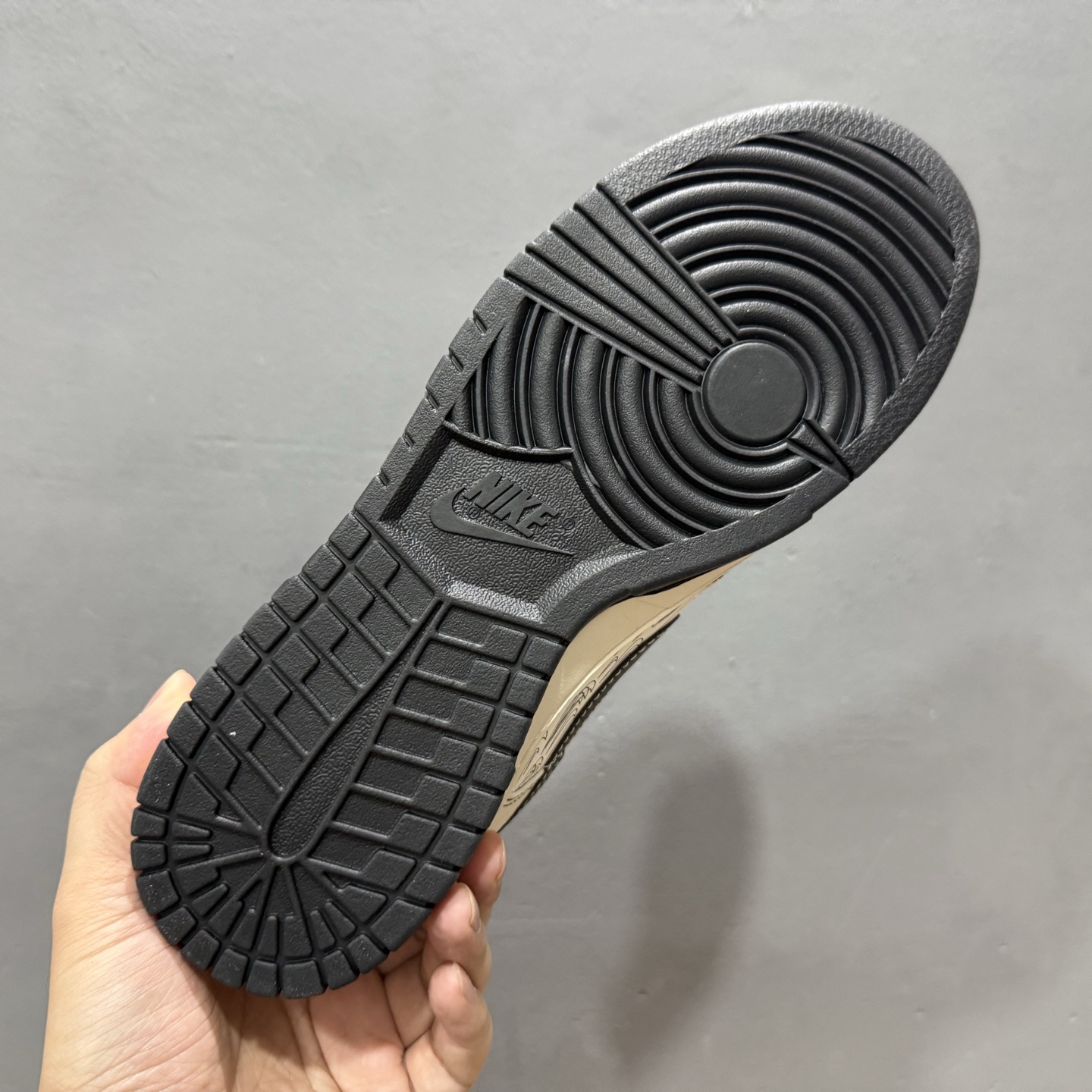 ￥280 Nike SB Dunk Low 联名 米黑多小勾 高端定制 低帮休闲板鞋 HH7518-094