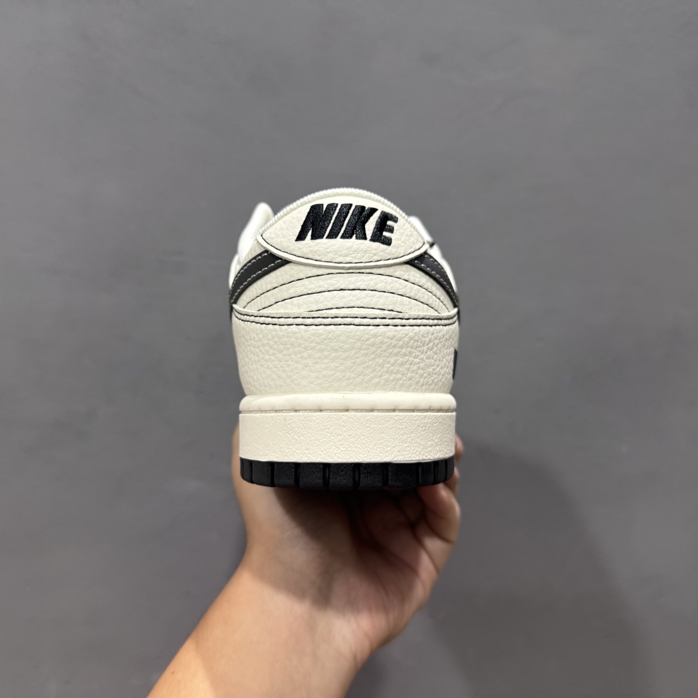 ￥280 Nike SB Dunk Low 联名 米黑多小勾 高端定制 低帮休闲板鞋 HH7518-094