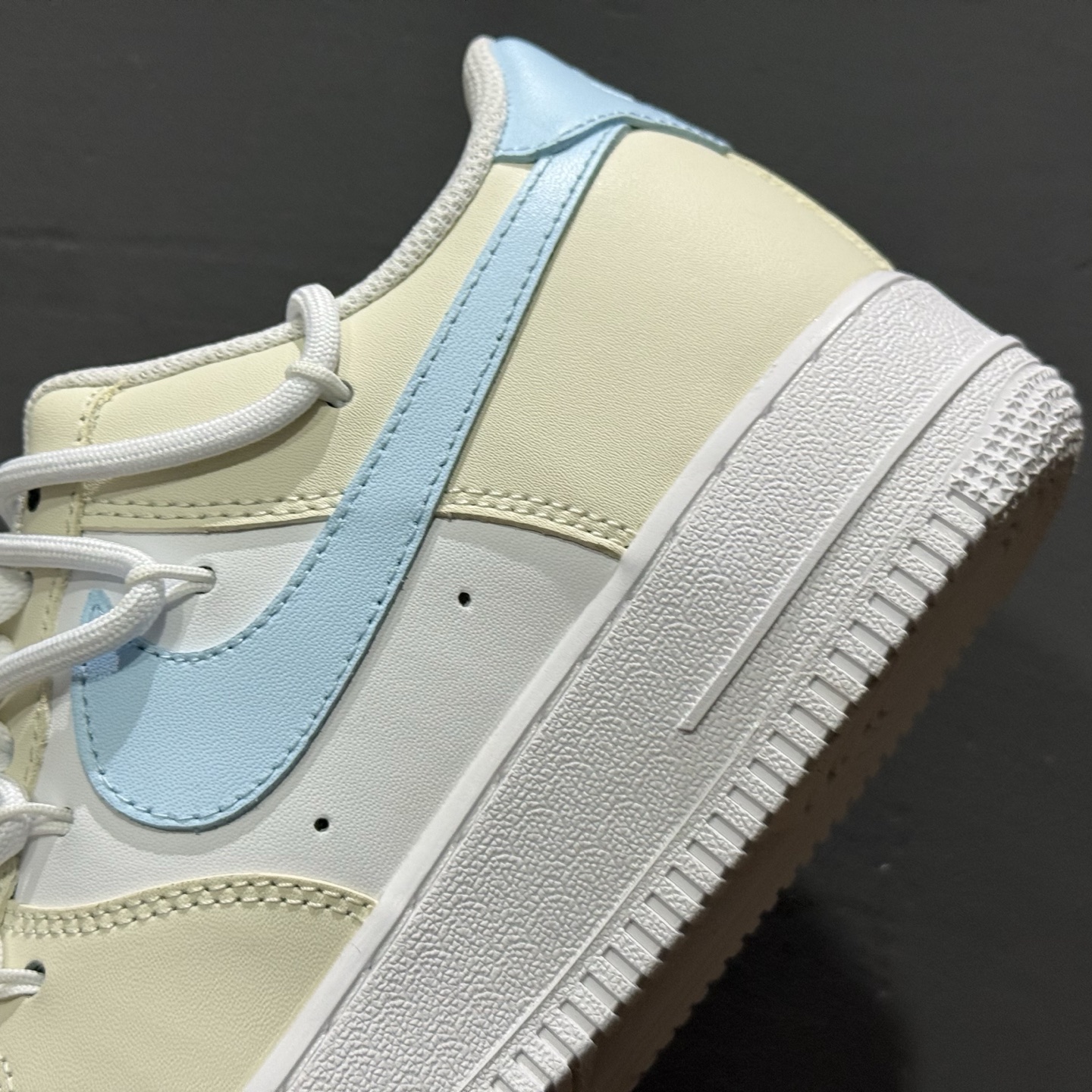 ￥260 Nike Air Force 1'07 Low 柠盐气泡水 空军一号低帮休闲板鞋 ZH0316-111