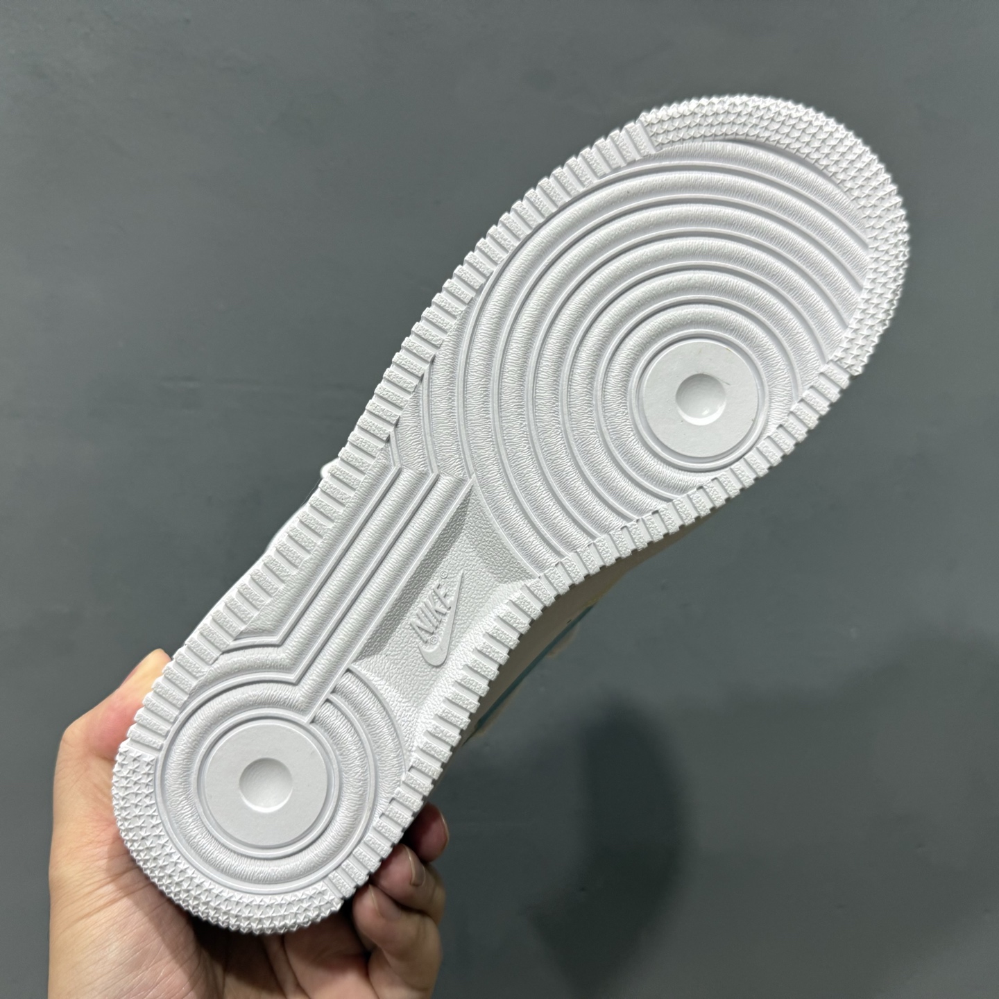 ￥260 Nike Air Force 1'07 Low 柠盐气泡水 空军一号低帮休闲板鞋 ZH0316-111