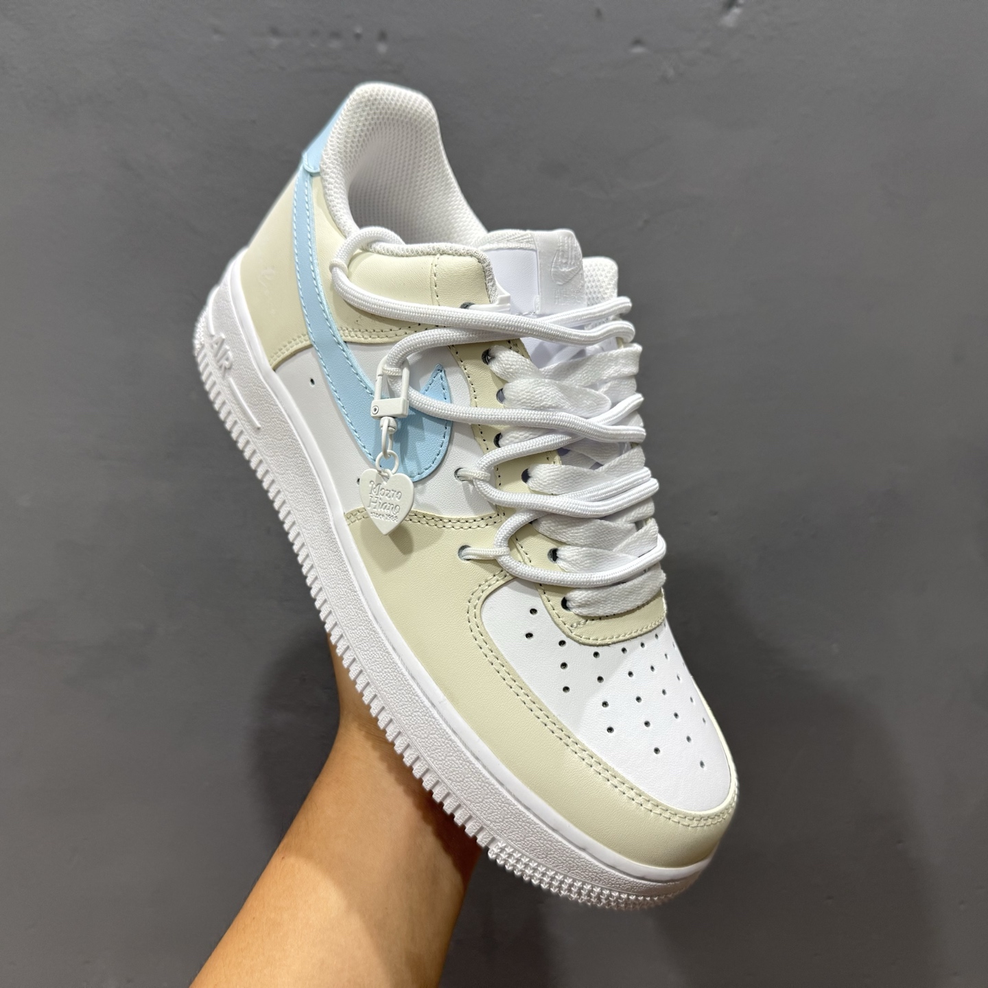 ￥260 Nike Air Force 1'07 Low 柠盐气泡水 空军一号低帮休闲板鞋 ZH0316-111