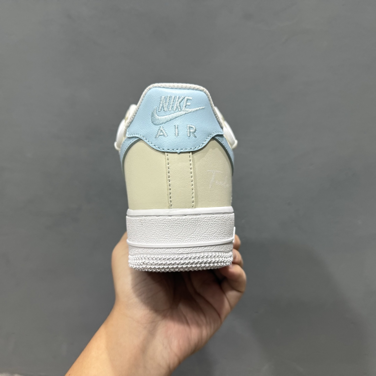 ￥260 Nike Air Force 1'07 Low 柠盐气泡水 空军一号低帮休闲板鞋 ZH0316-111