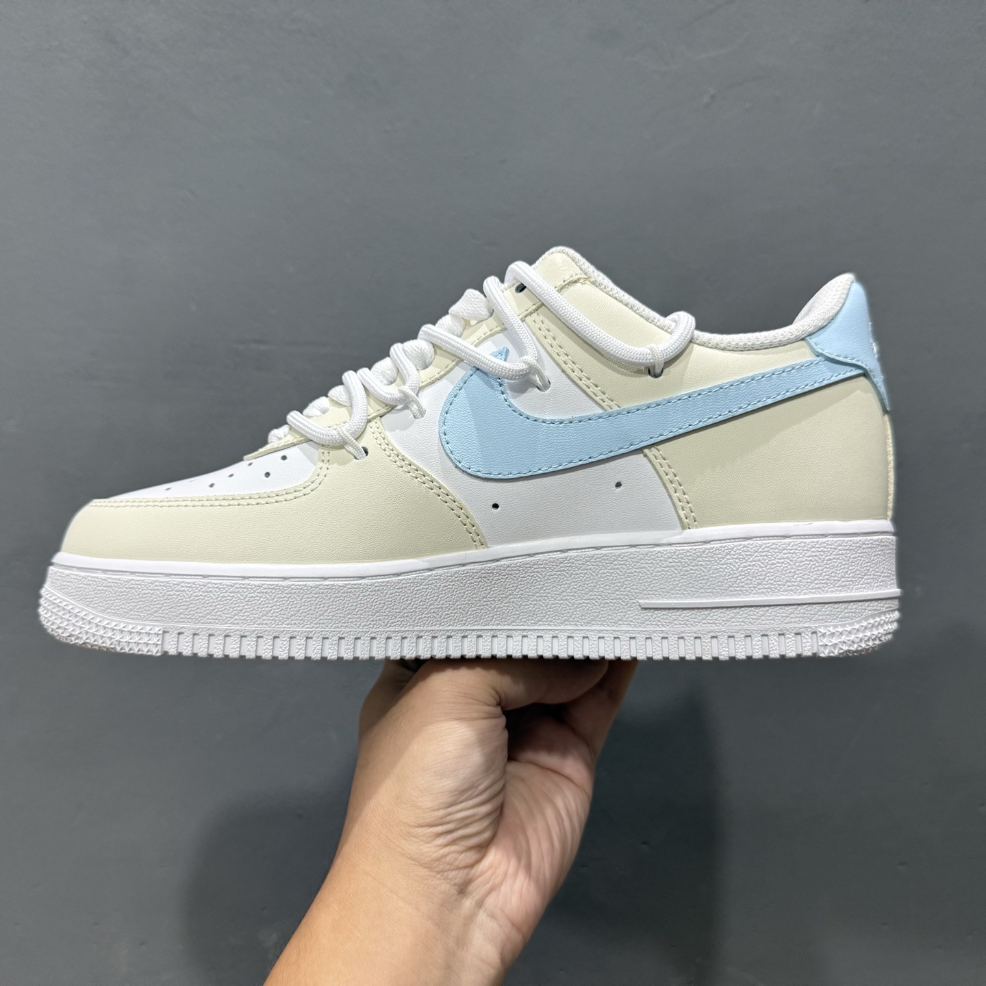 ￥260 Nike Air Force 1'07 Low 柠盐气泡水 空军一号低帮休闲板鞋 ZH0316-111