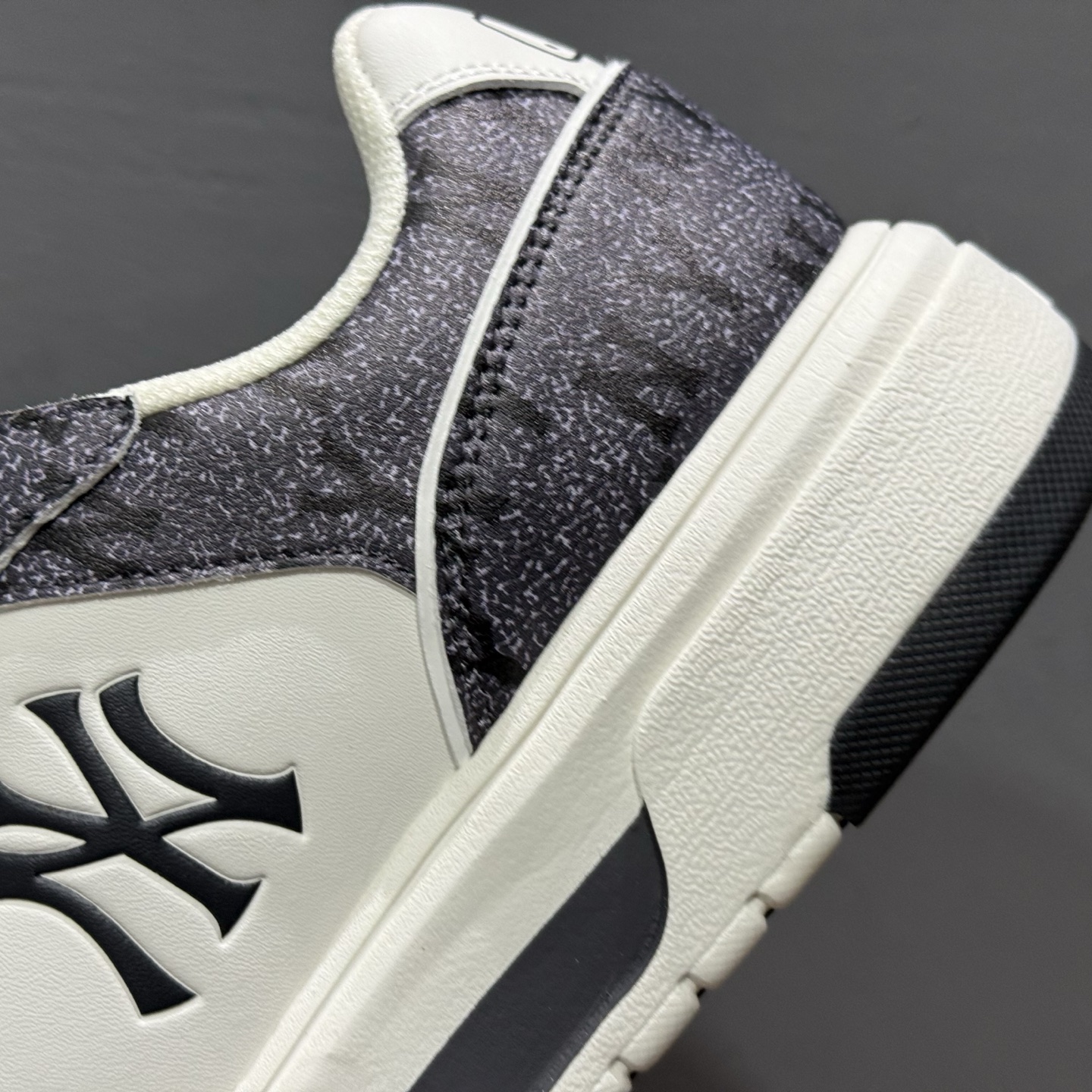 MLB 纽约洋基队 深麻灰色 3ASXP025N-50MGD MLB 纽约洋基队 深麻灰色 3ASXP025N-50MGD