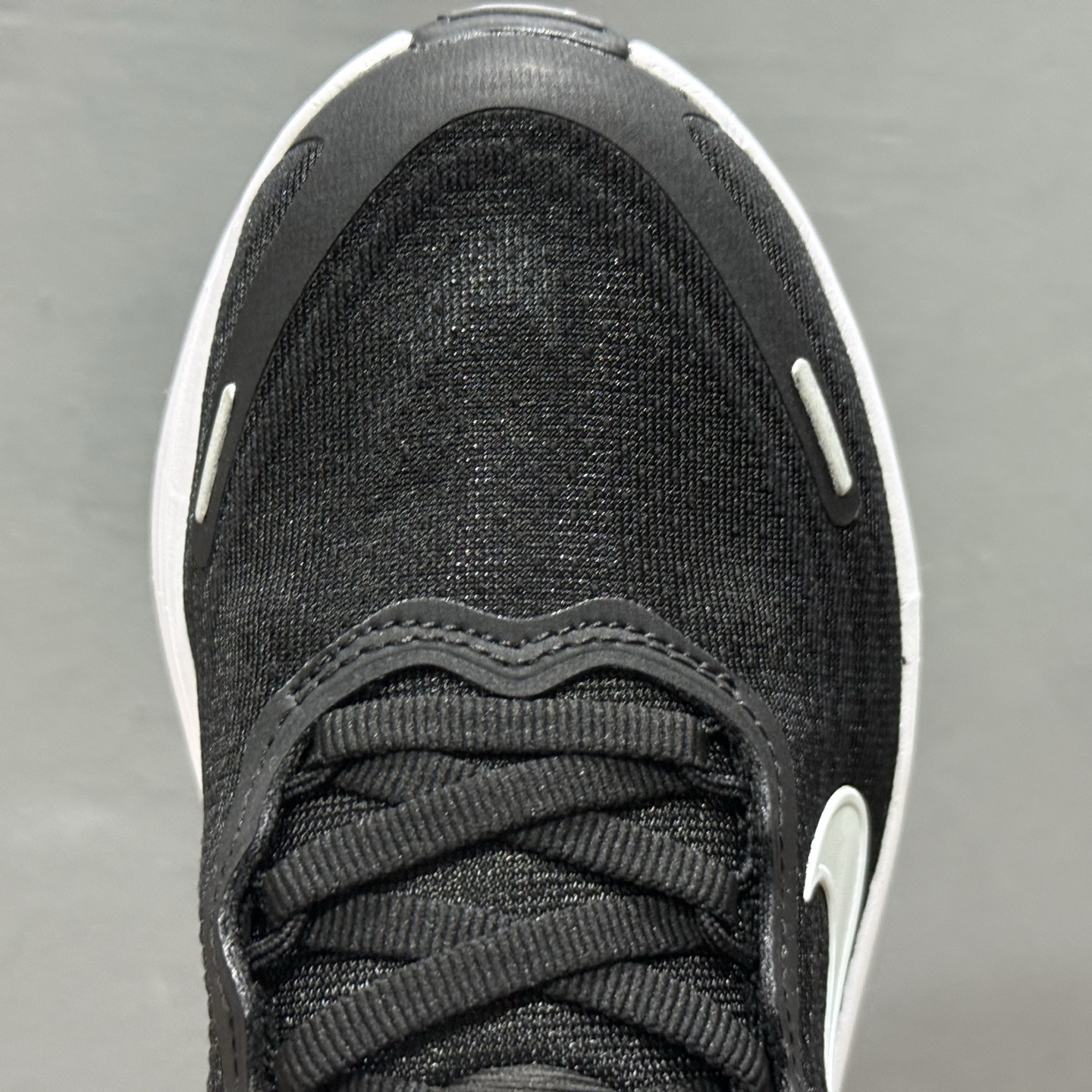 Nike VOMERO PLUS RUN 耐克 舒适减震防滑 低帮跑步鞋 HV8150-002