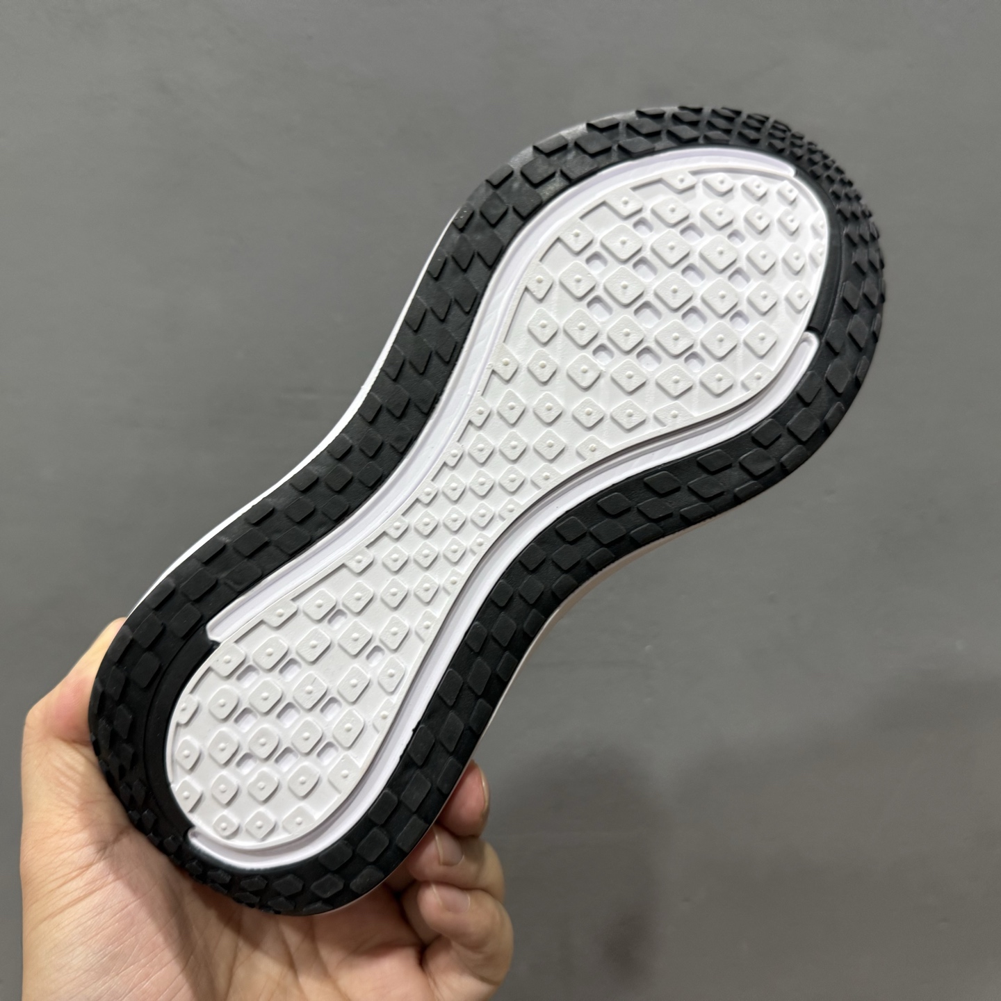 Nike VOMERO PLUS RUN 耐克 舒适减震防滑 低帮跑步鞋 HV8150-002