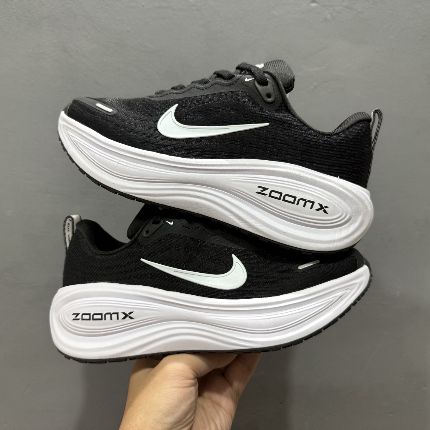 Nike VOMERO PLUS RUN 耐克 舒适减震防滑 低帮跑步鞋 HV8150-002