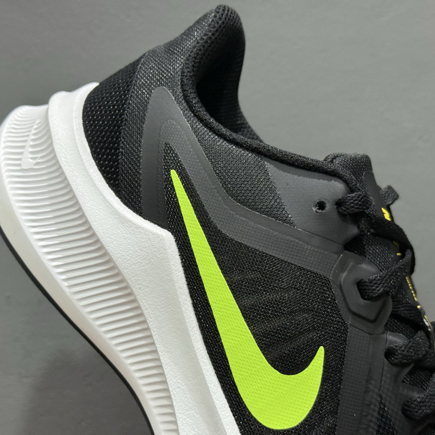 NK Downshifter 10系列 黑绿 网面透气减震耐磨运动跑步鞋 CI9981-009