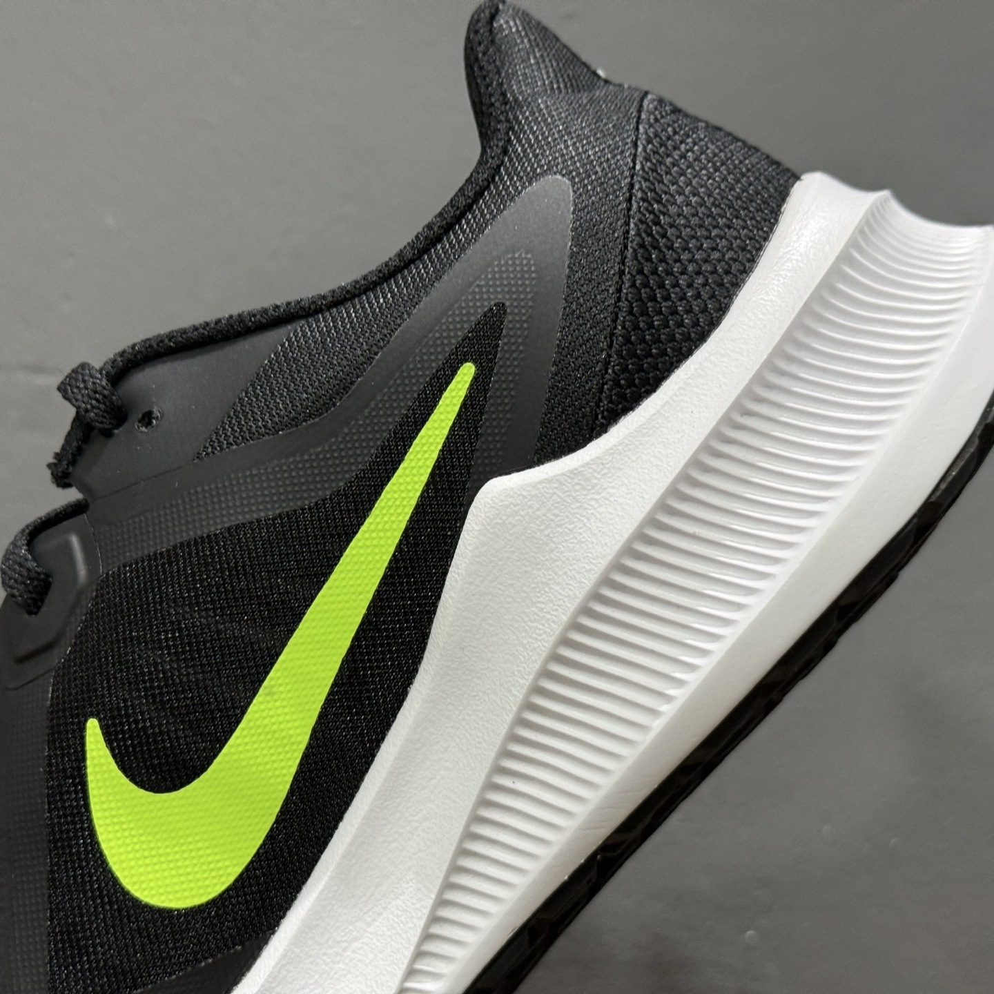 NK Downshifter 10系列 黑绿 网面透气减震耐磨运动跑步鞋 CI9981-009