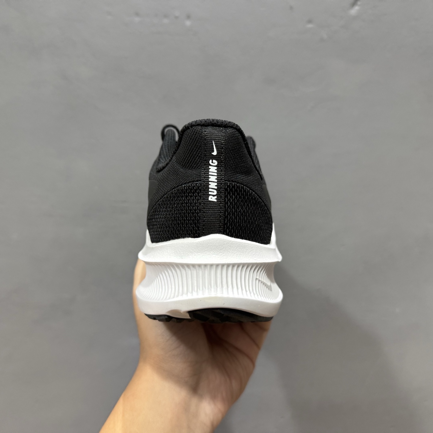 NK Downshifter 10系列 黑绿 网面透气减震耐磨运动跑步鞋 CI9981-009