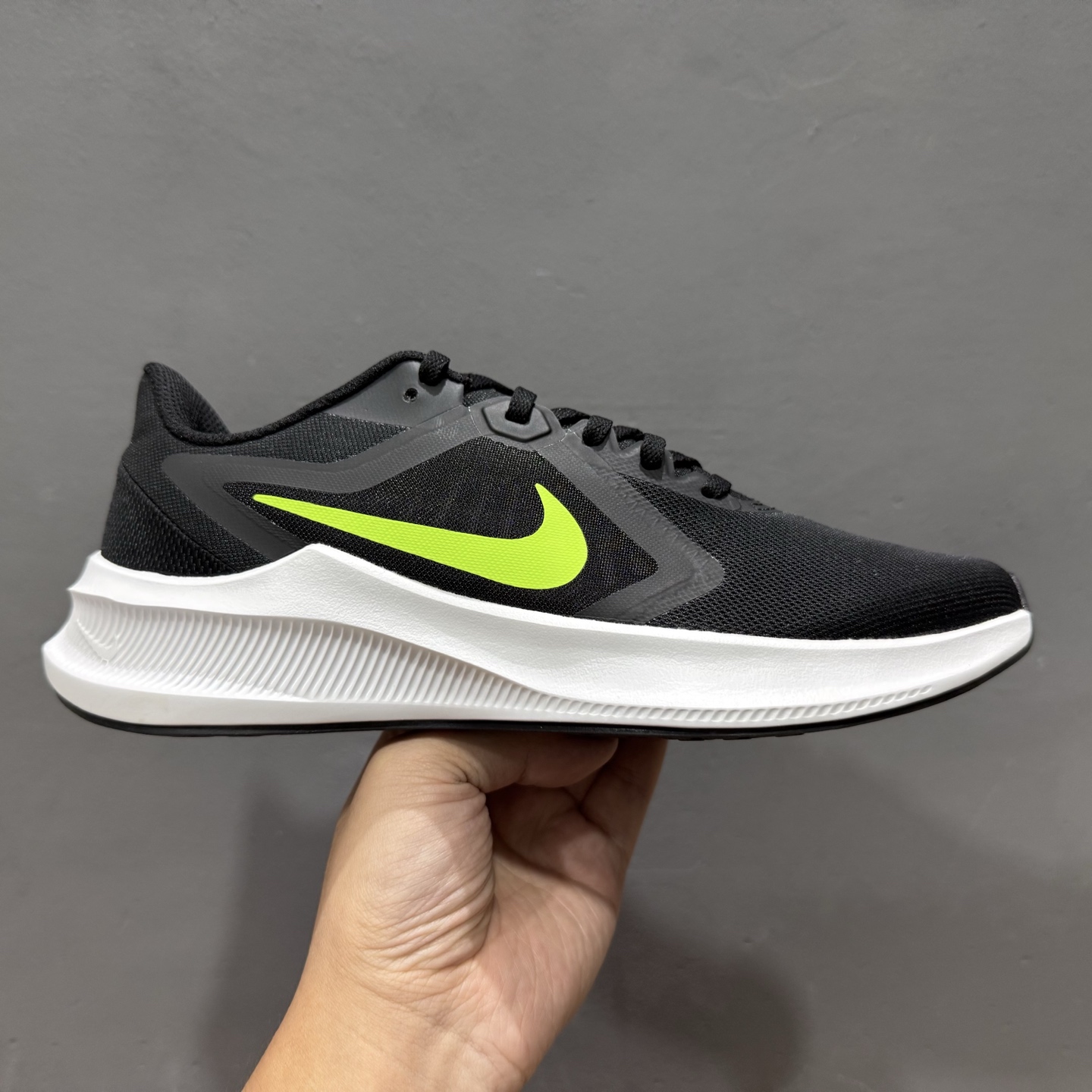 NK Downshifter 10系列 黑绿 网面透气减震耐磨运动跑步鞋 CI9981-009