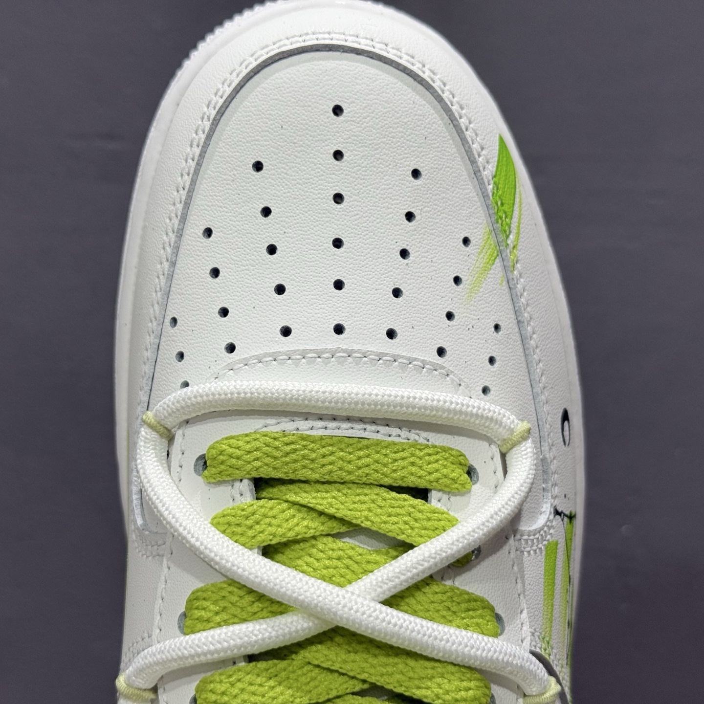 Nike Air Force 1'07 Low ”Capricorn” 手绘涂鸦十二星座系列 摩羯座 空军一号低帮休闲板鞋 星座1222119 Nike Air Force 1'07 Low ”Capricorn” 手绘涂鸦十二星座系列 摩羯座 空军一号低帮休闲板鞋 星座1222119