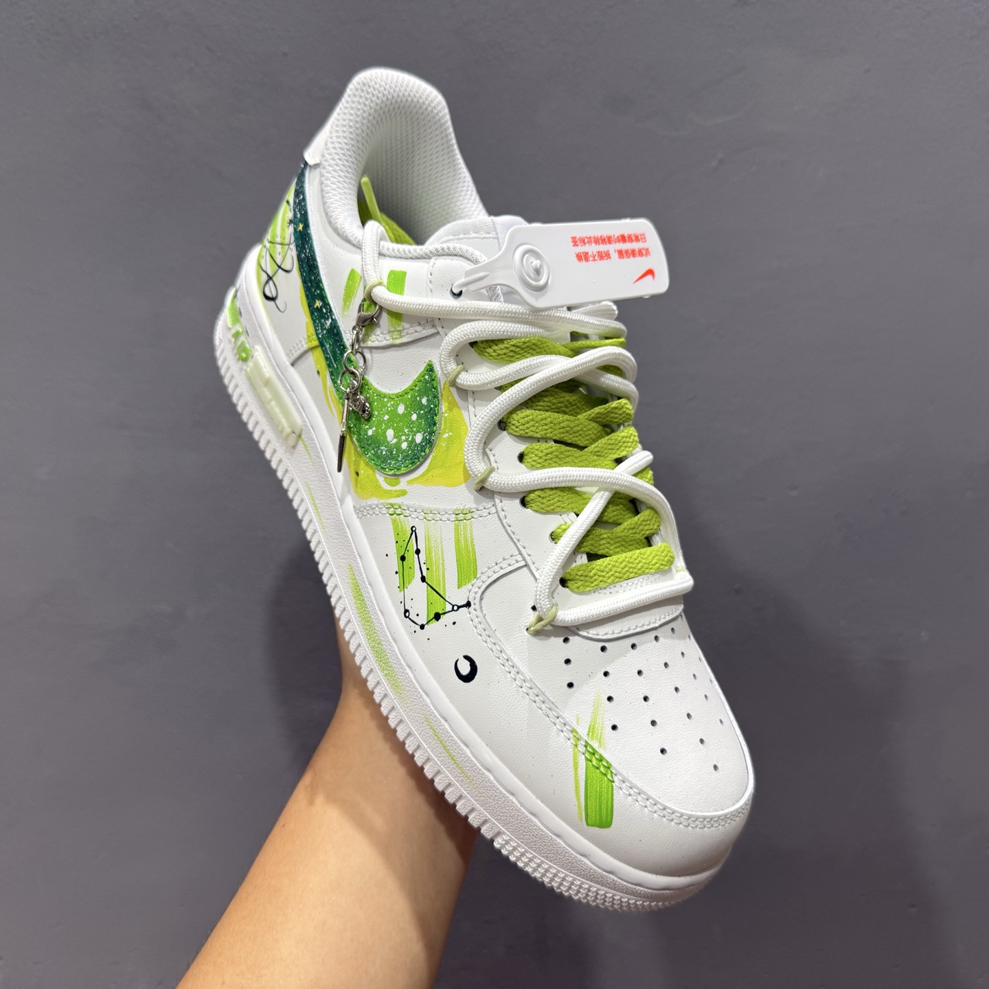 Nike Air Force 1'07 Low ”Capricorn” 手绘涂鸦十二星座系列 摩羯座 空军一号低帮休闲板鞋 星座1222119 Nike Air Force 1'07 Low ”Capricorn” 手绘涂鸦十二星座系列 摩羯座 空军一号低帮休闲板鞋 星座1222119