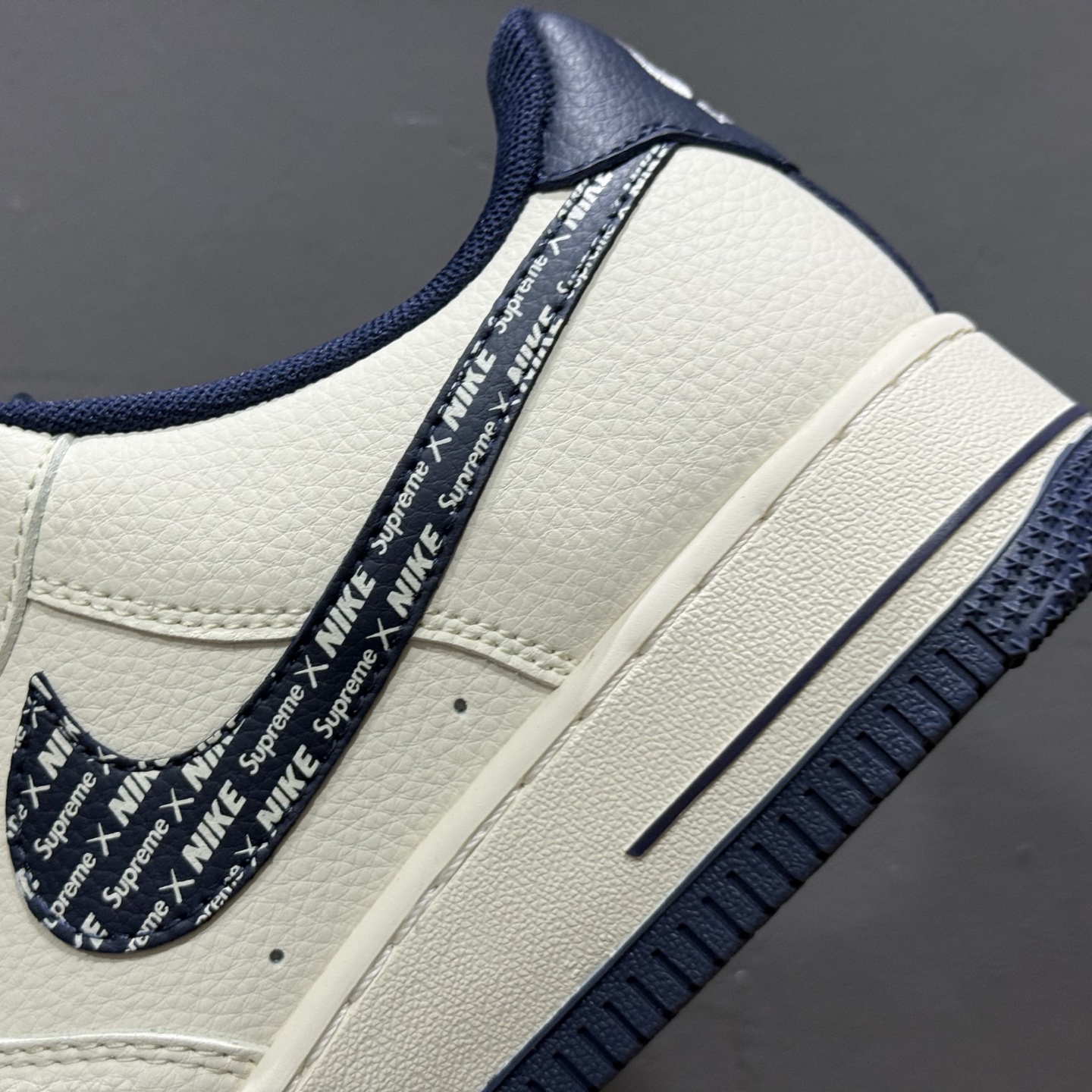 ￥260 Nike Air Force 1'07 Low 联名 米白迷彩红蓝钩 空军一号低帮休闲板鞋 XD2588-609