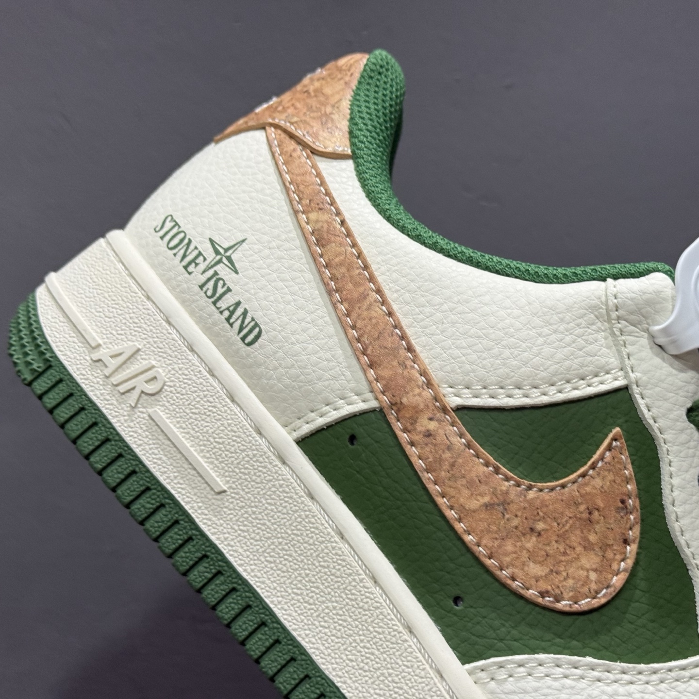 260 XC/NIke AIR FORCE 1'07 LV8 “联名款”空军一号 低帮 运动鞋 休闲鞋 JP8028-010