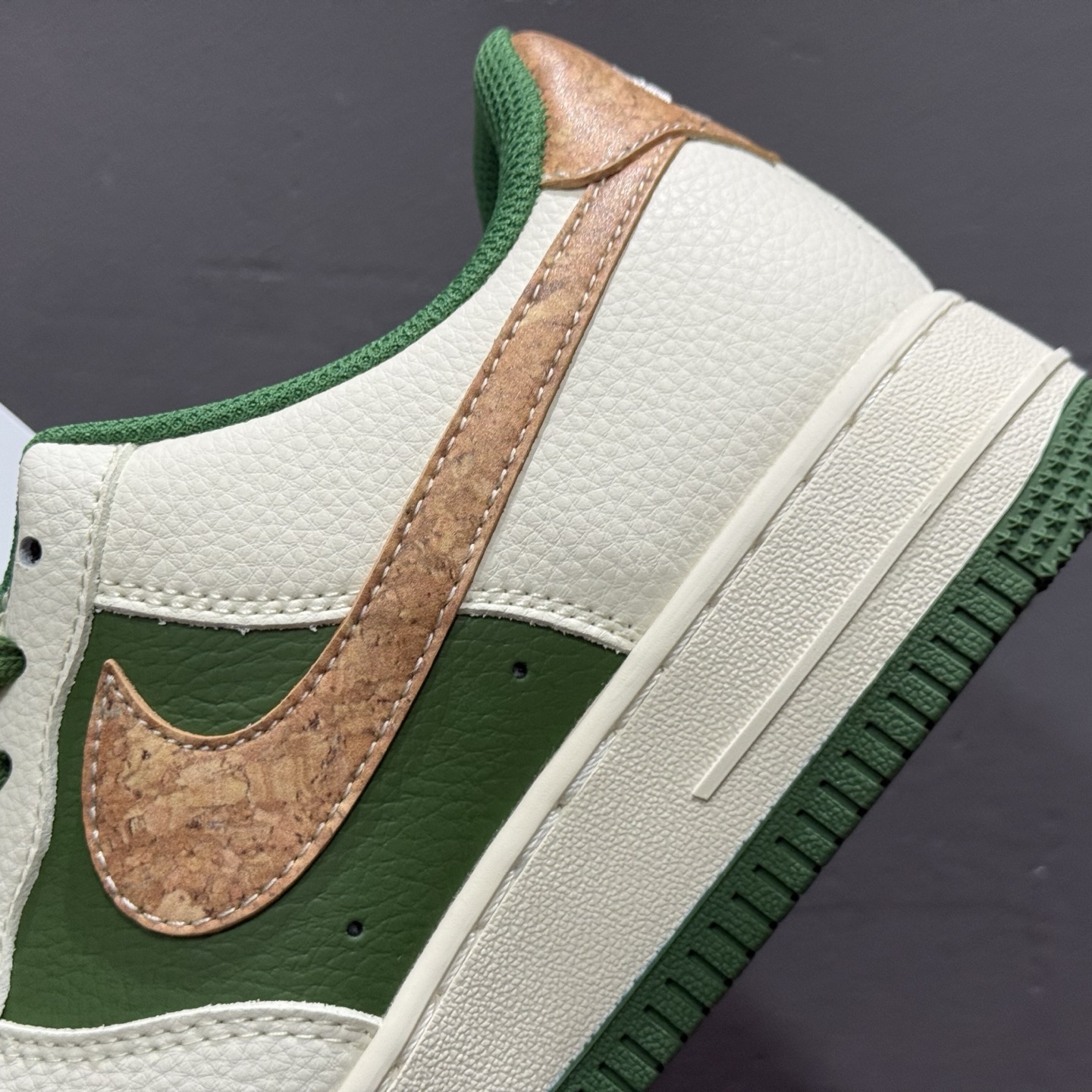 260 XC/NIke AIR FORCE 1'07 LV8 “联名款”空军一号 低帮 运动鞋 休闲鞋 JP8028-010