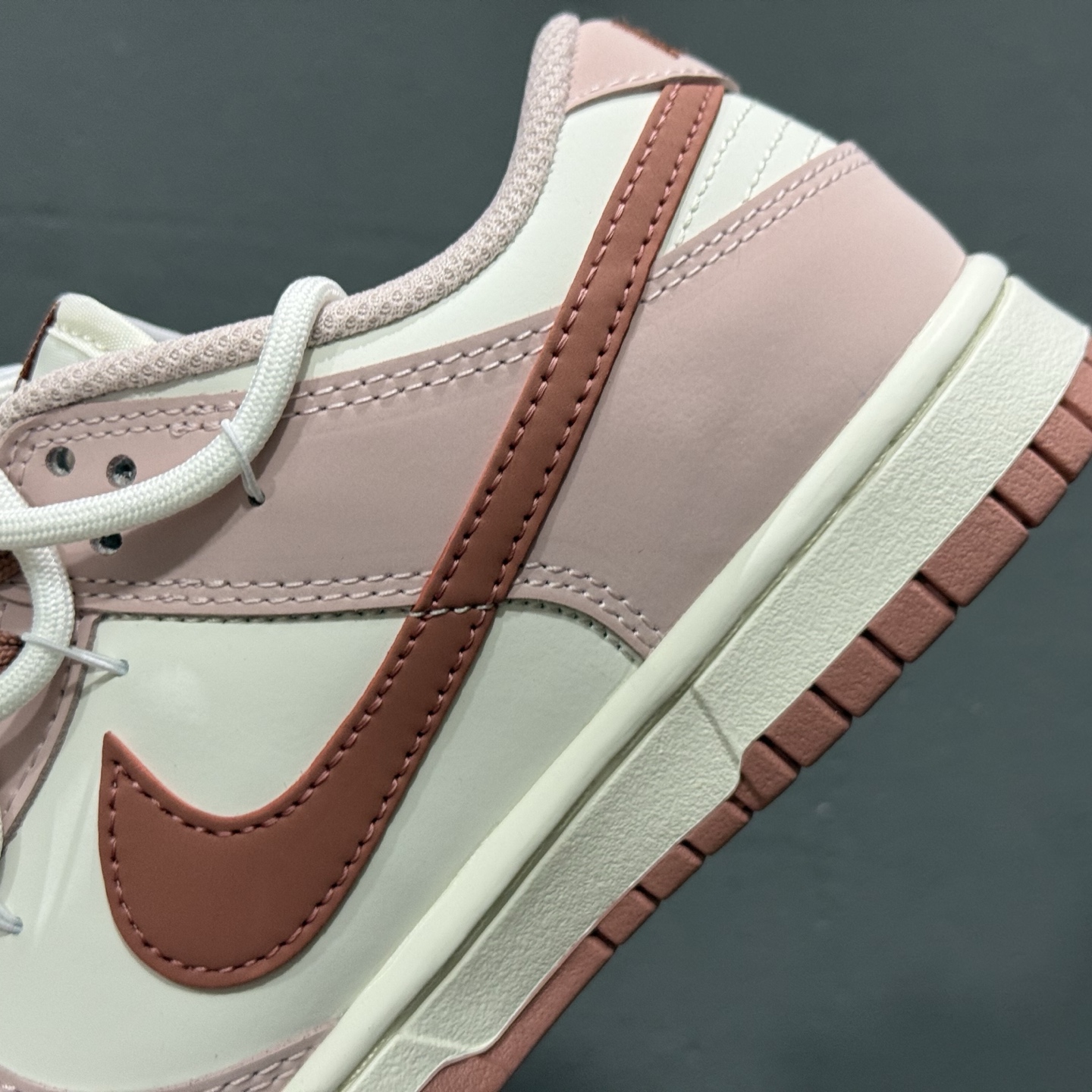 280 Nike Dunk Low 温柔豆沙 当柔雾粉褪去甜腻 PC0528-105