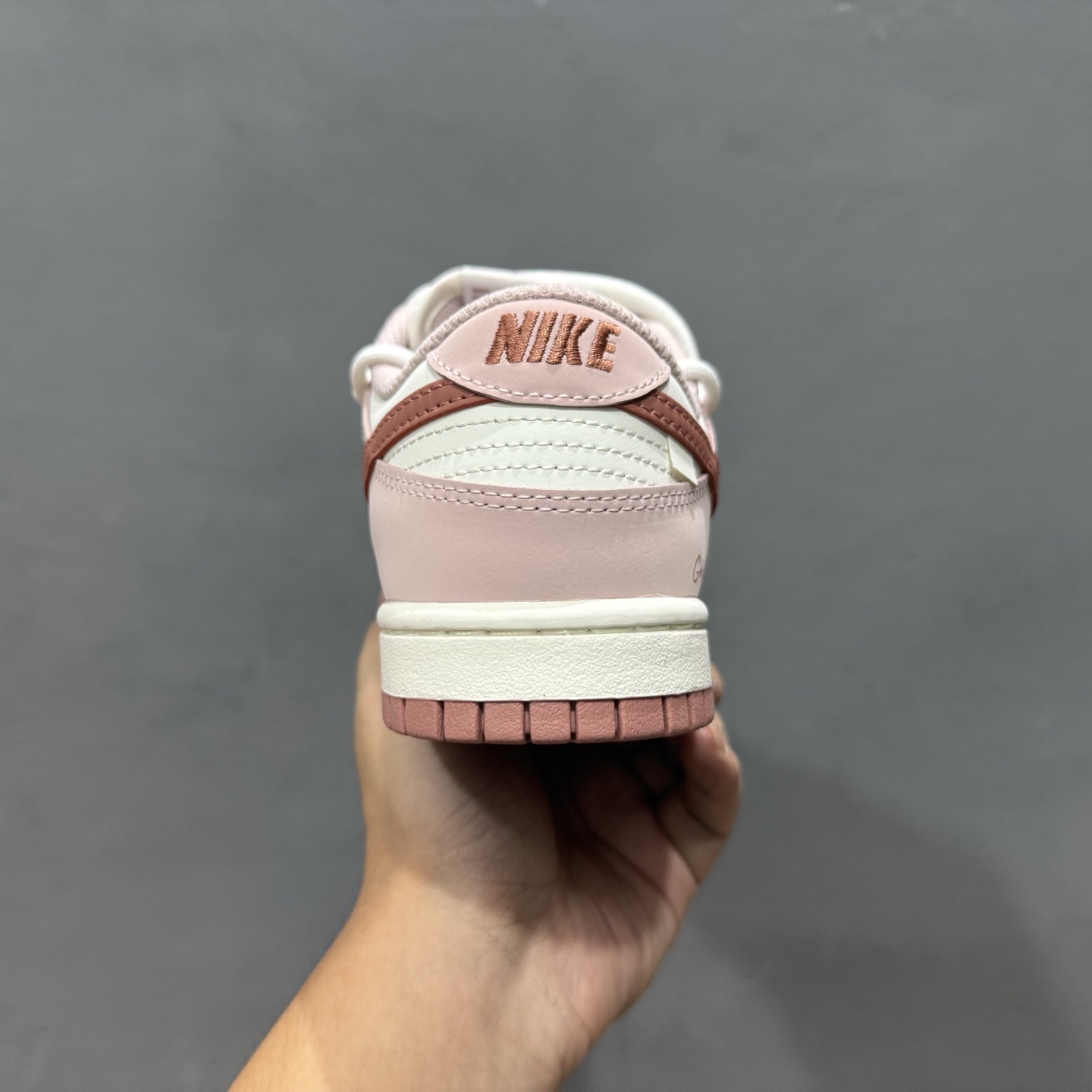 280 Nike Dunk Low 温柔豆沙 当柔雾粉褪去甜腻 PC0528-105