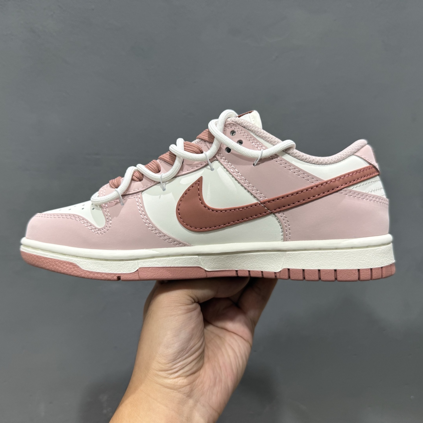 280 Nike Dunk Low 温柔豆沙 当柔雾粉褪去甜腻 PC0528-105