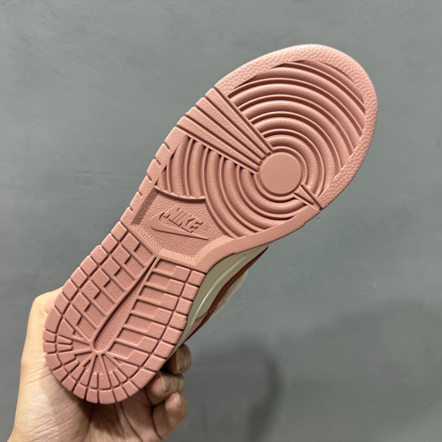 280 Nike Dunk Low 温柔豆沙 当柔雾粉褪去甜腻 PC0528-105